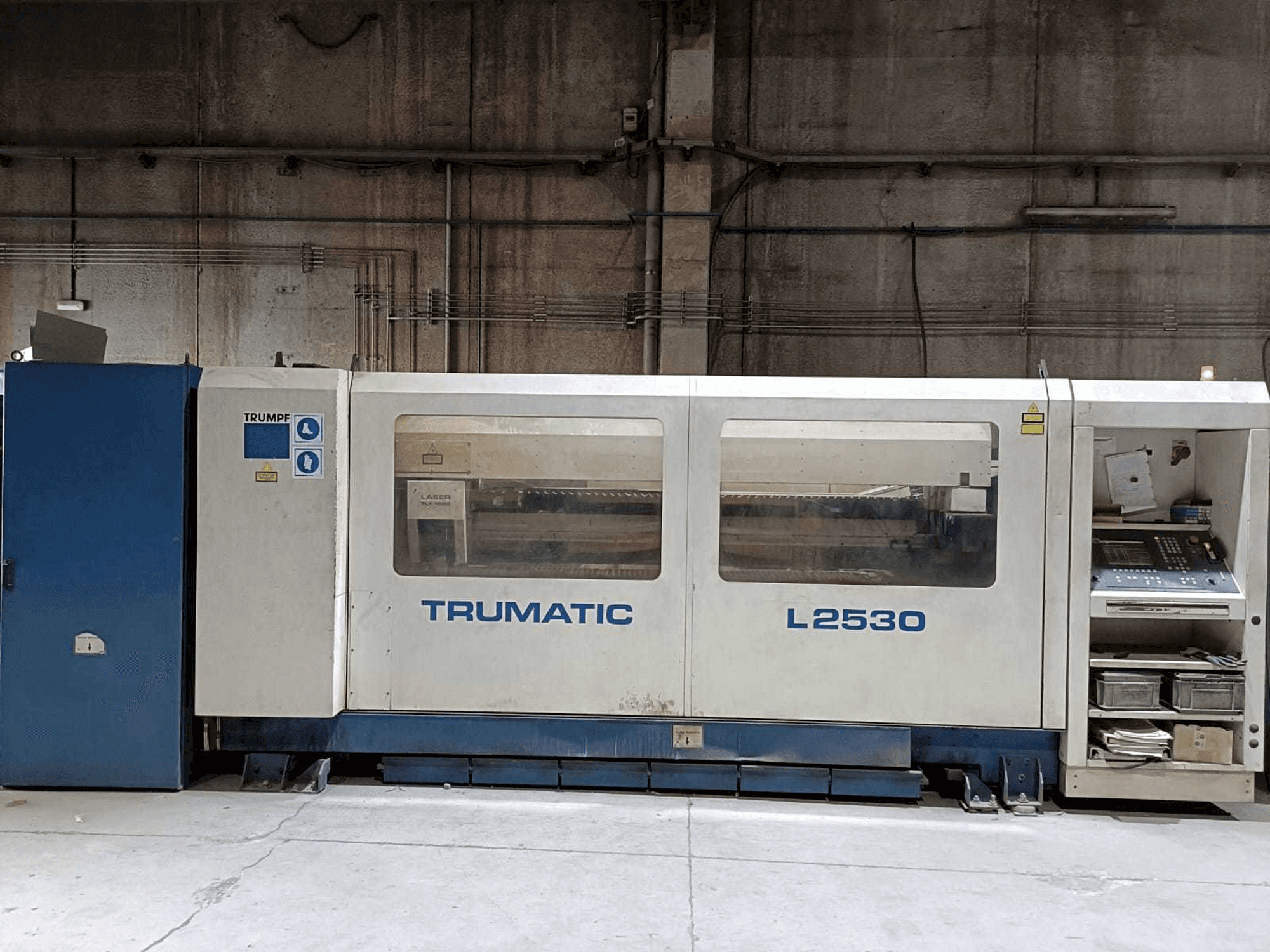 Vista frontale della macchina Trumpf Trumatic L2530