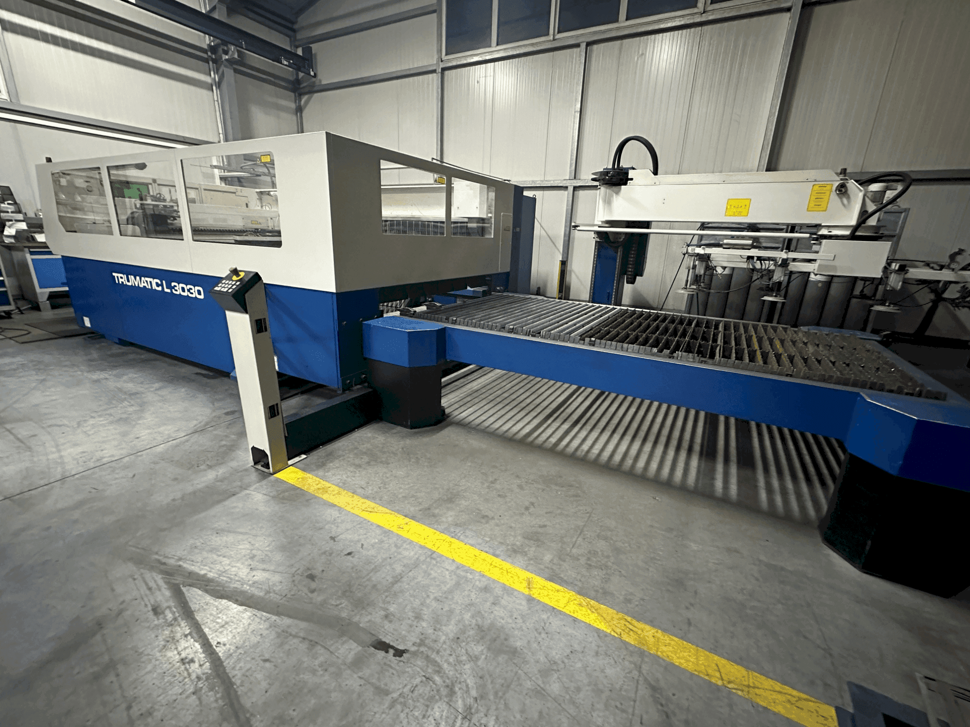 Vista frontale della macchina TRUMPF LoadMaster