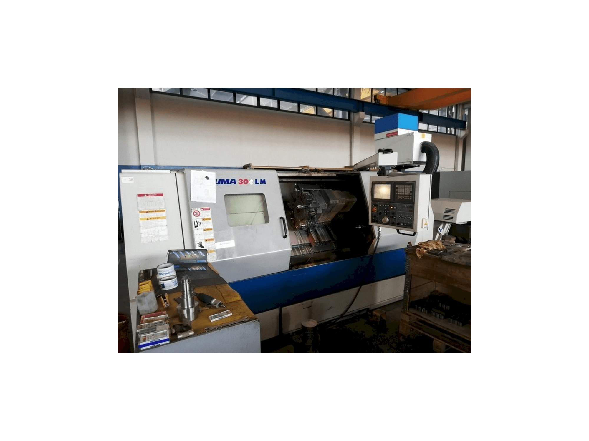 Vista frontale della macchina Doosan PUMA 300 LMB