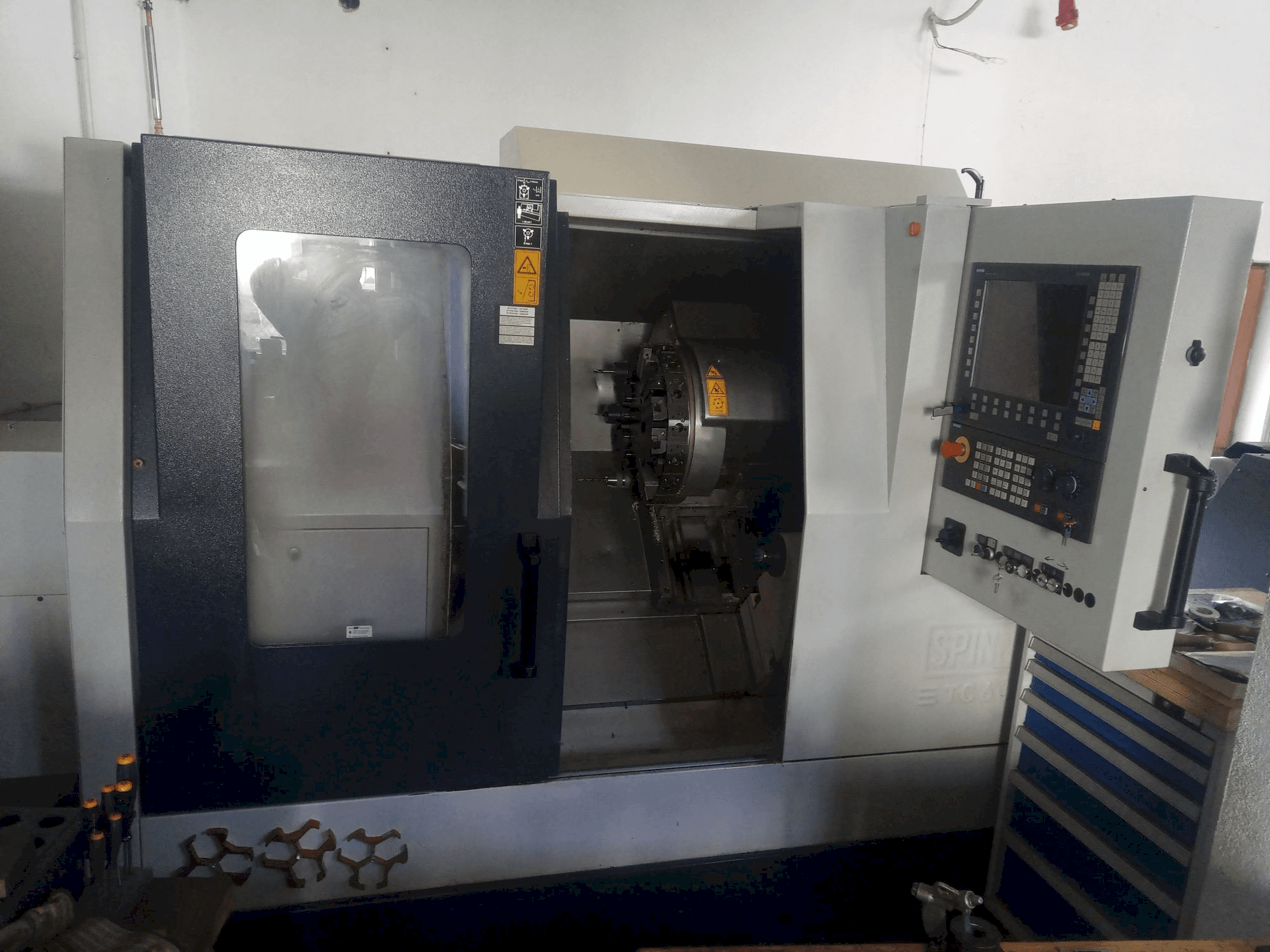 Vista frontale della macchina SPINNER TC-65-MC