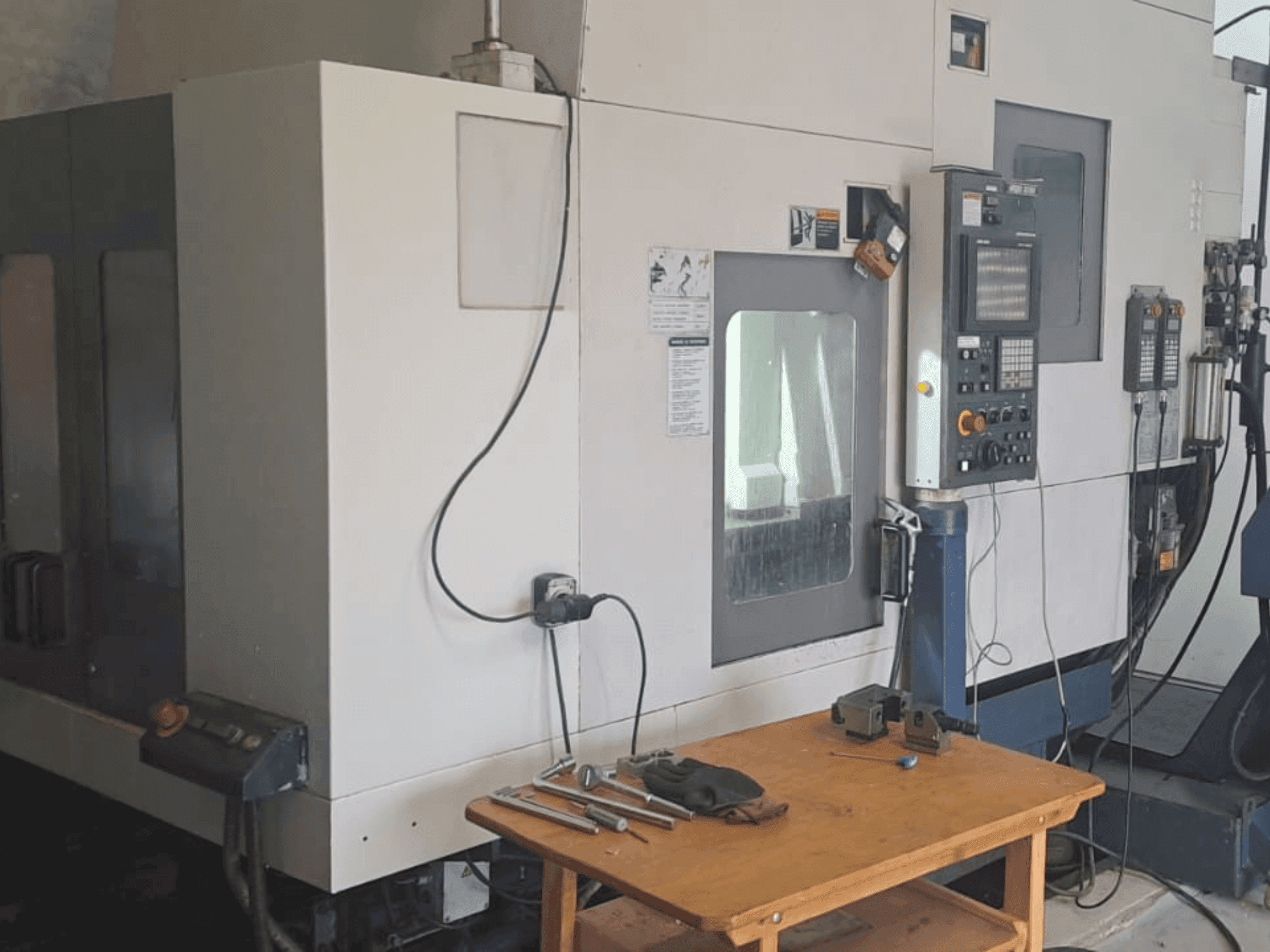 Vista frontale della macchina MORI SEIKI CV-500