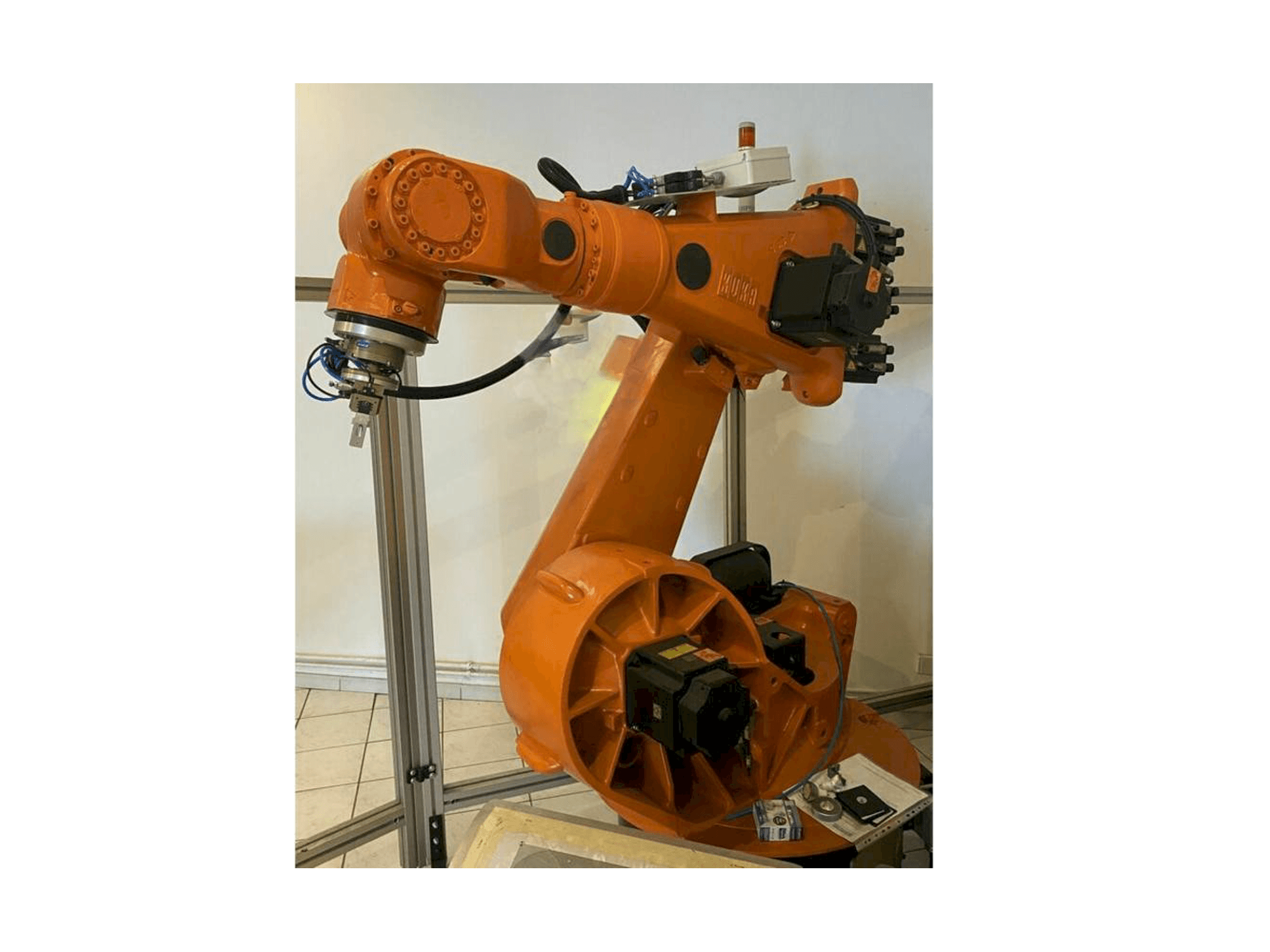 Vista frontale della macchina KUKA KR150L150SP/2