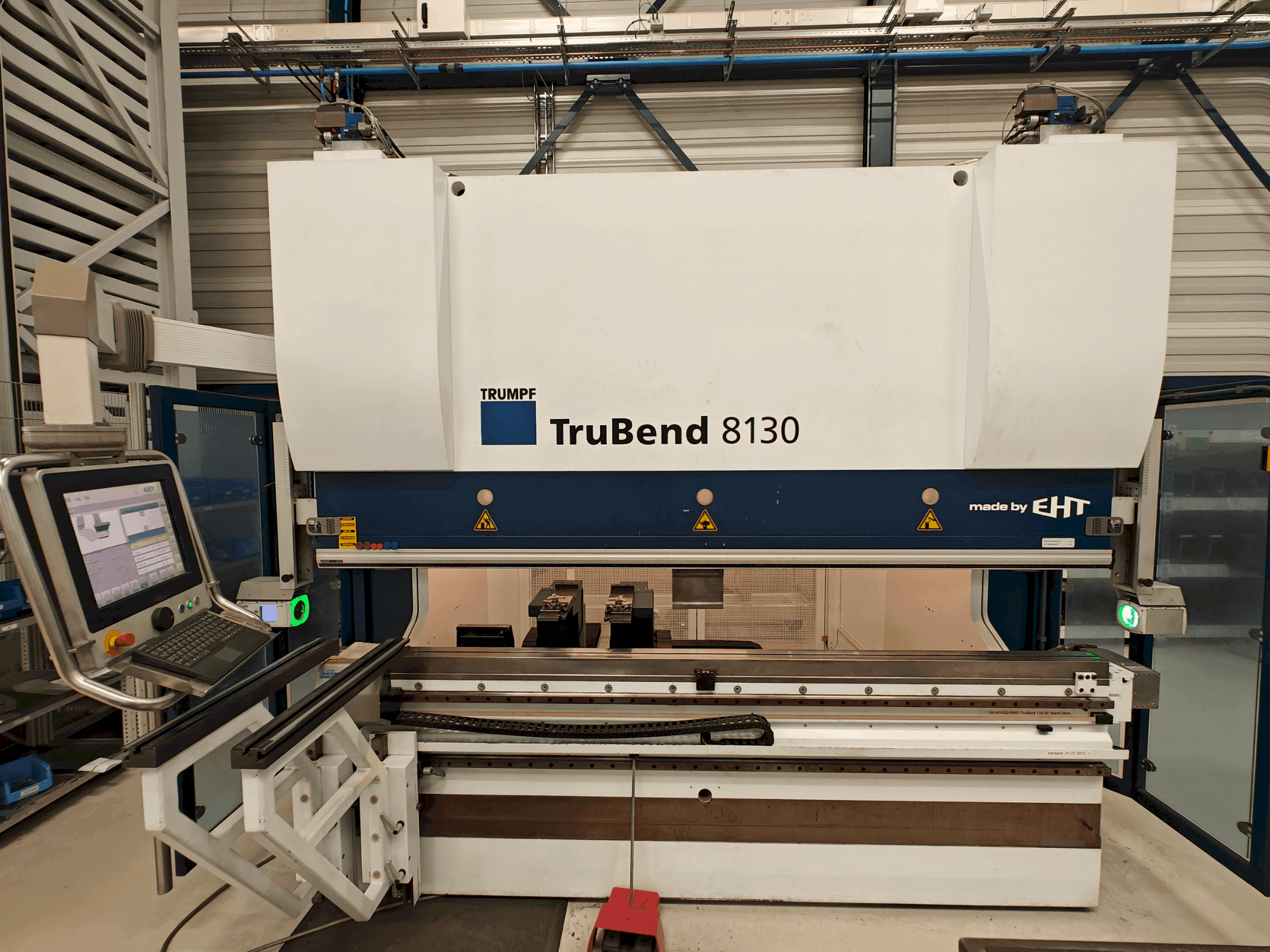 Vista frontale della macchina TRUMPF EHT TruBend 8130-30