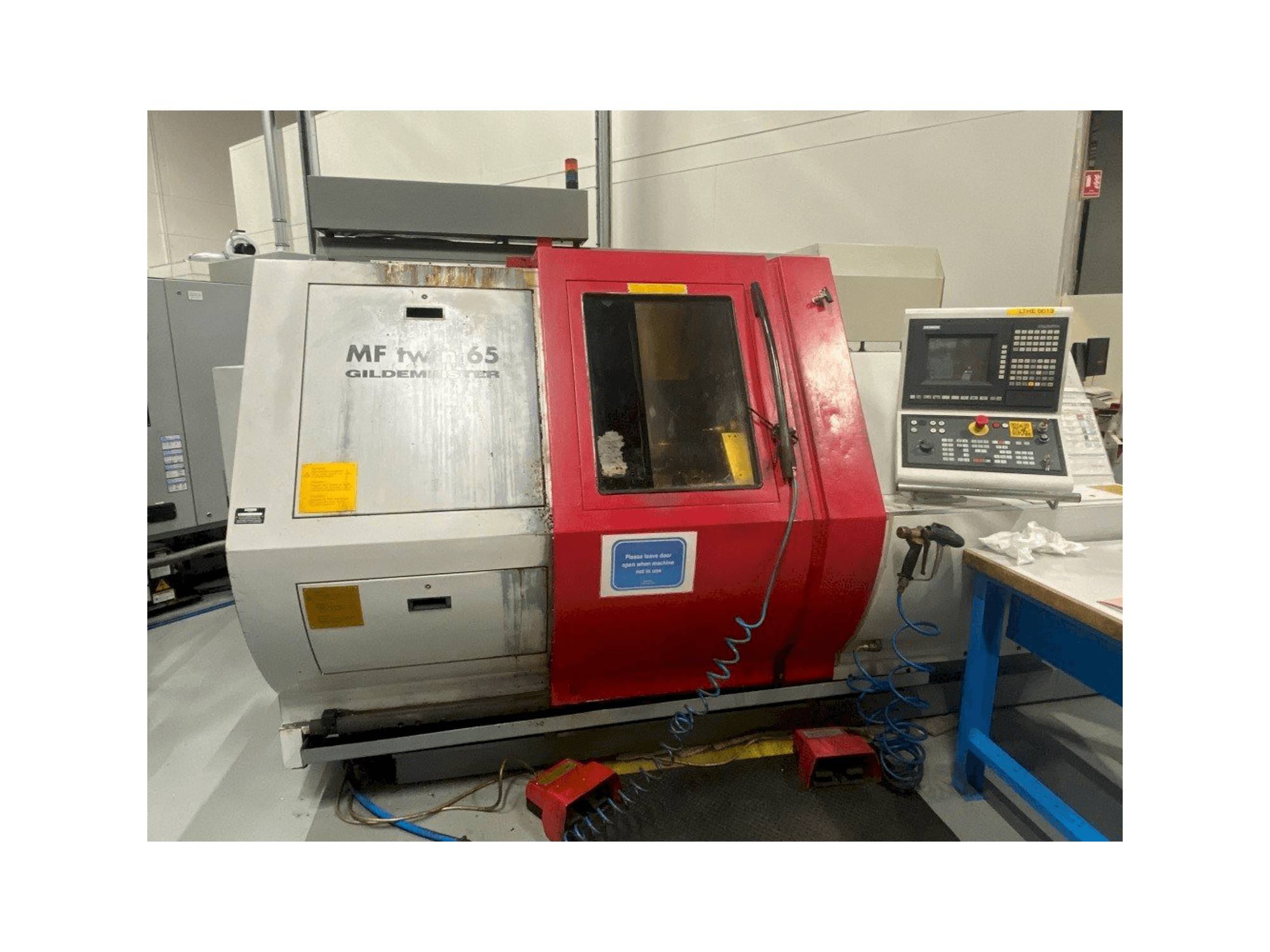 Vista frontale della macchina Gildemeister MF65 Twin