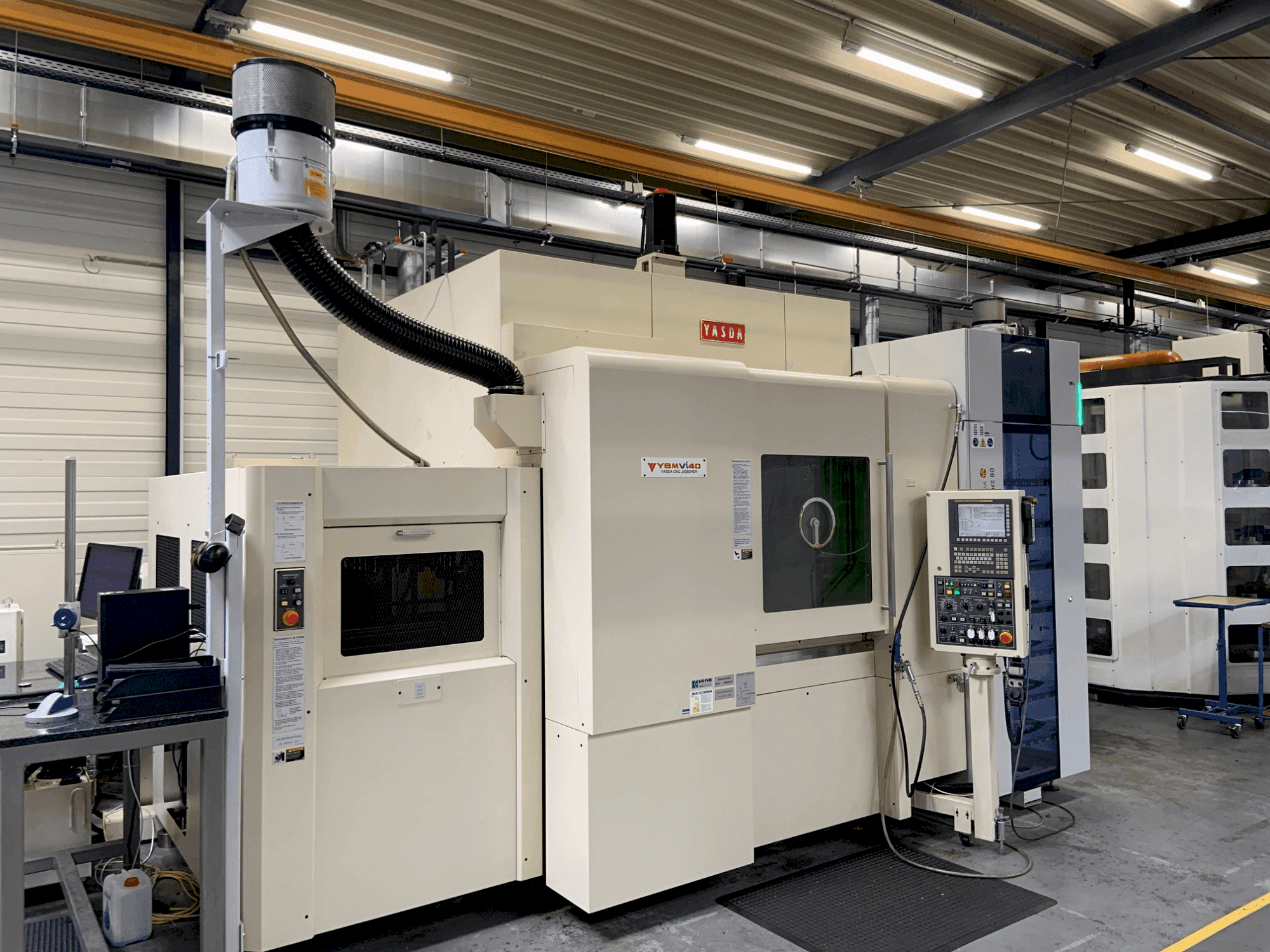 Vista frontale della macchina YASDA YBM Vi40