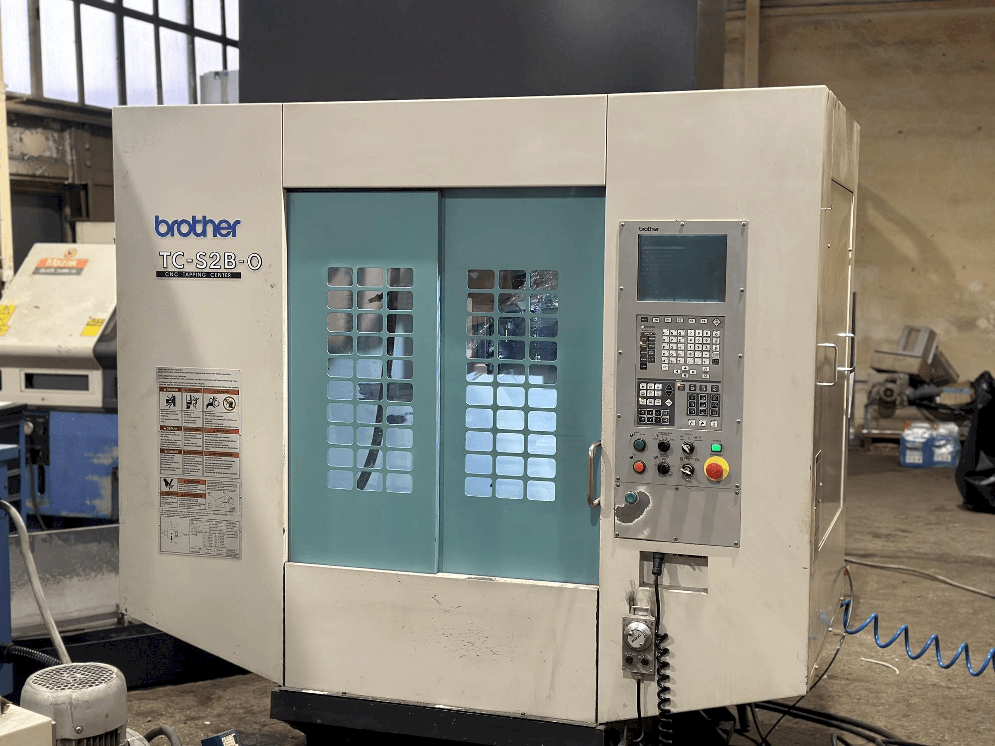 Vista frontale della macchina Brother TC-S2B-O