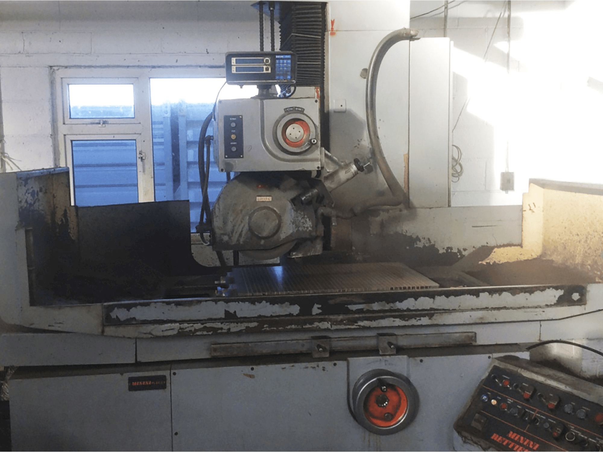 Vista frontale della macchina Minini PL65.8