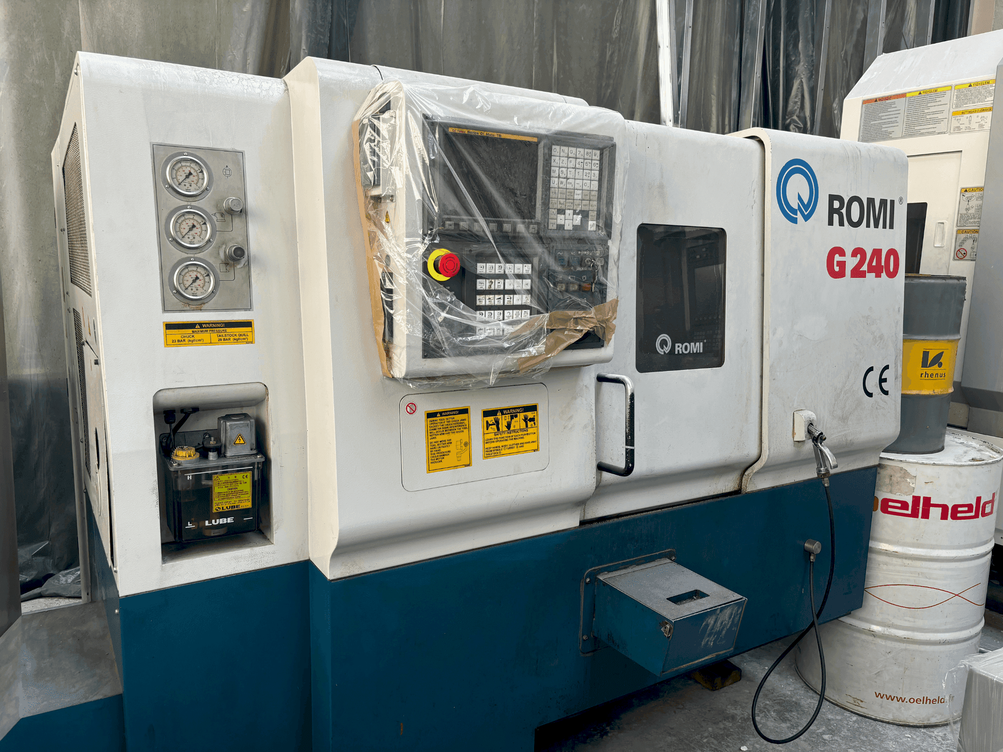 Vista frontale della macchina Romi G240