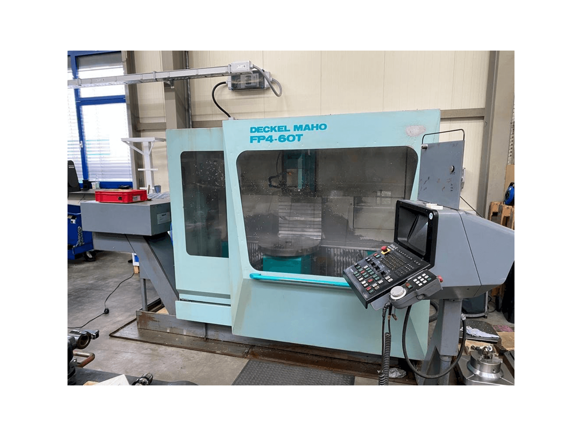 Vista frontale della macchina DECKEL MAHO FP4-60 T