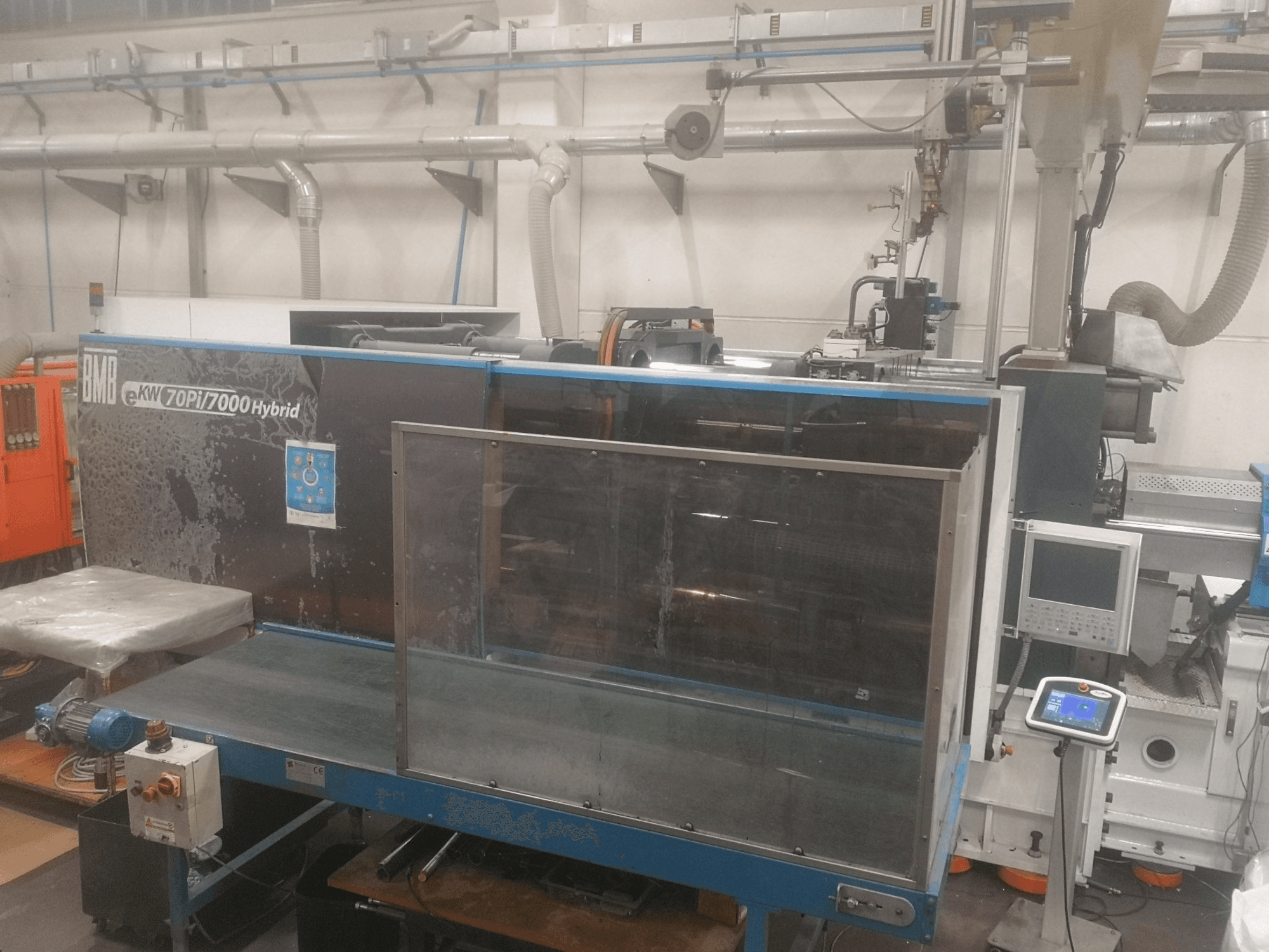 Vista frontale della macchina BMB Ekw 70pi Hybrid