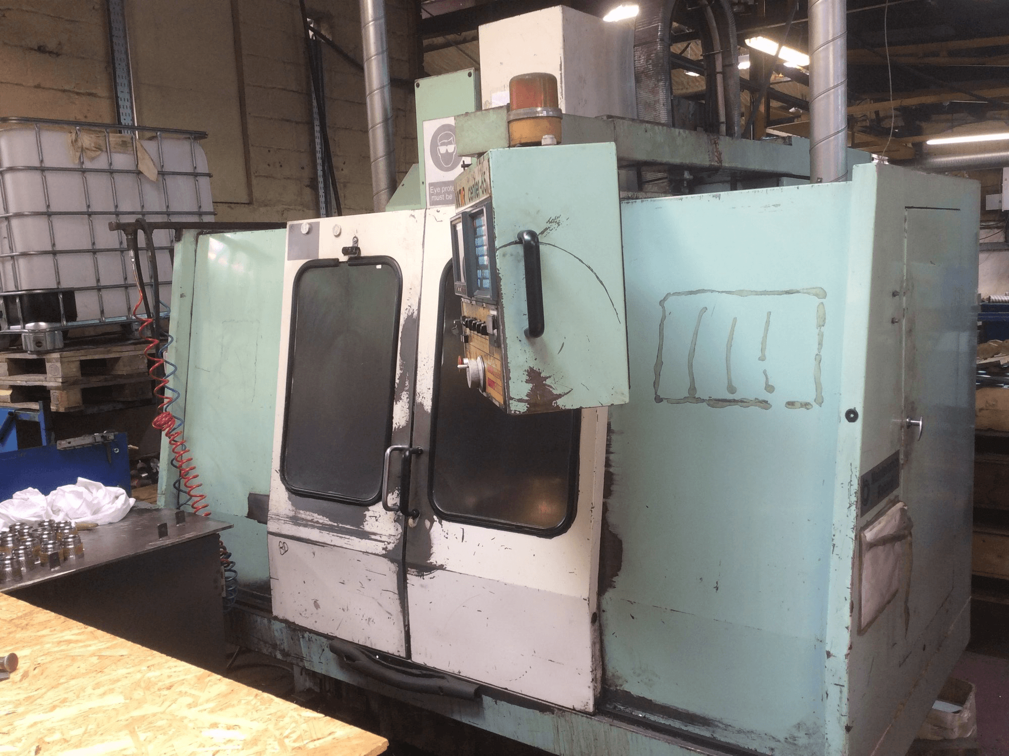 Vista frontale della macchina Victor V Center-65