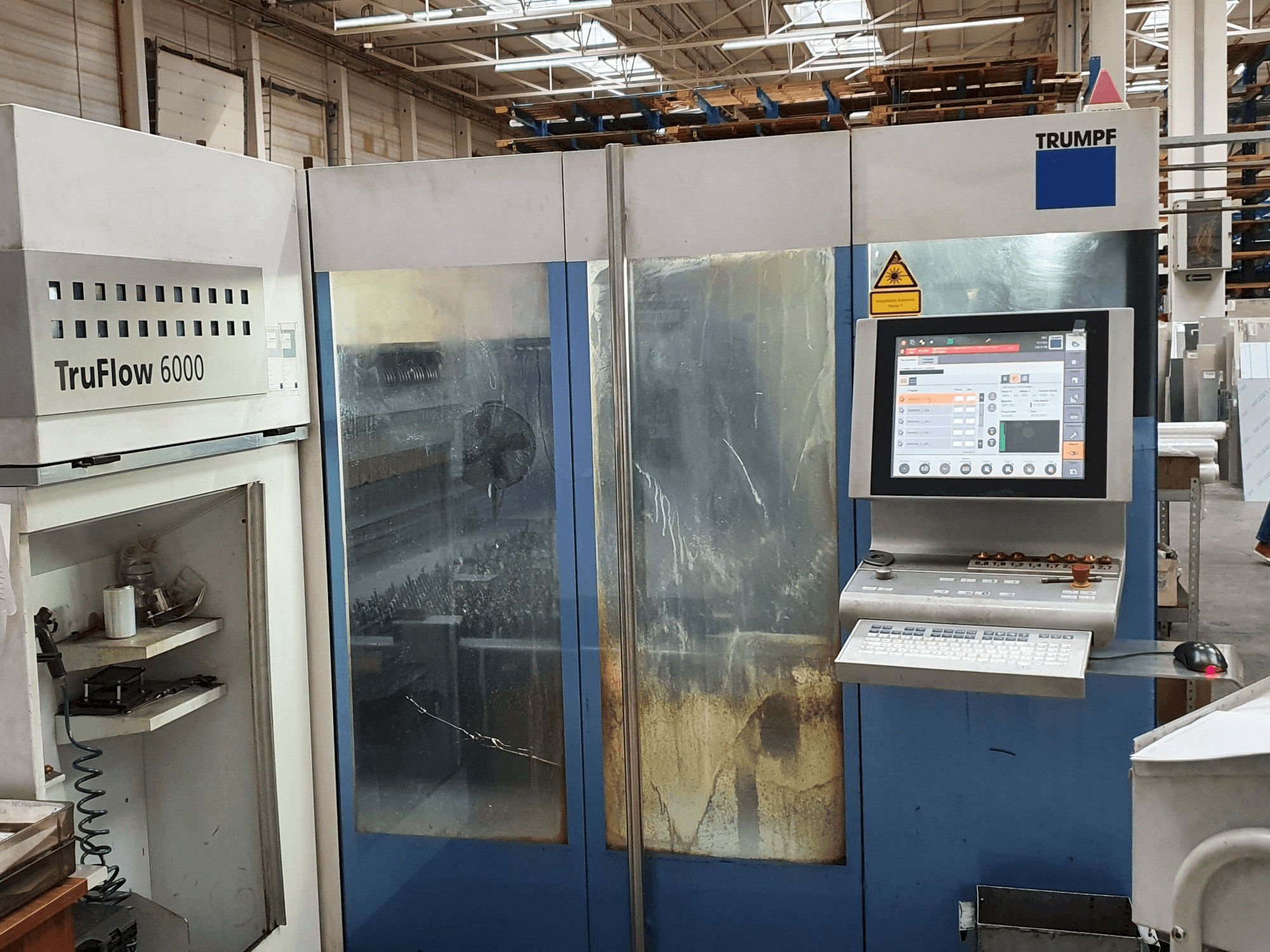 Vista frontale della macchina Trumpf TruLaser 3030