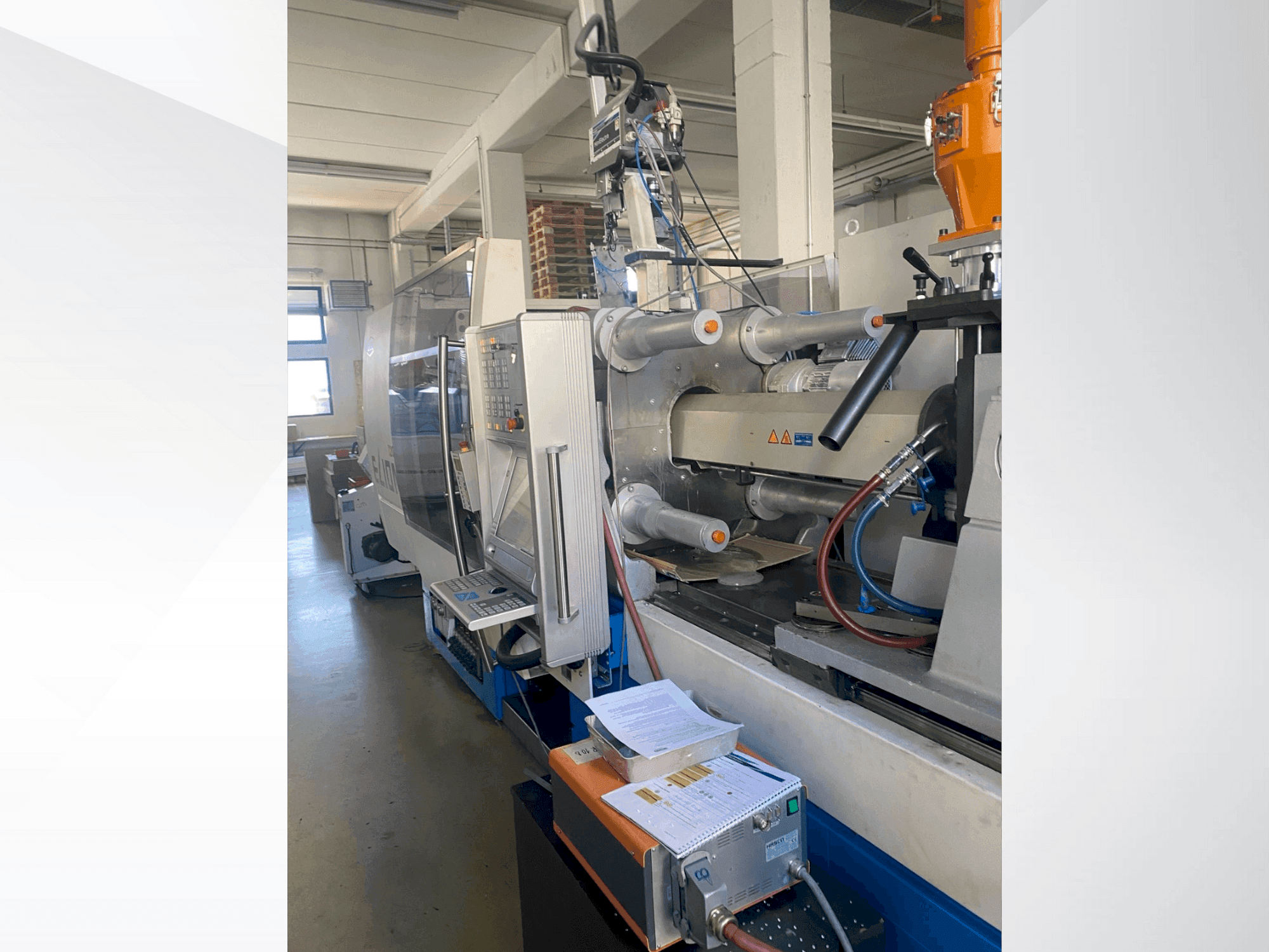 Vista frontale della macchina Netstal ELION 1200-530 PM