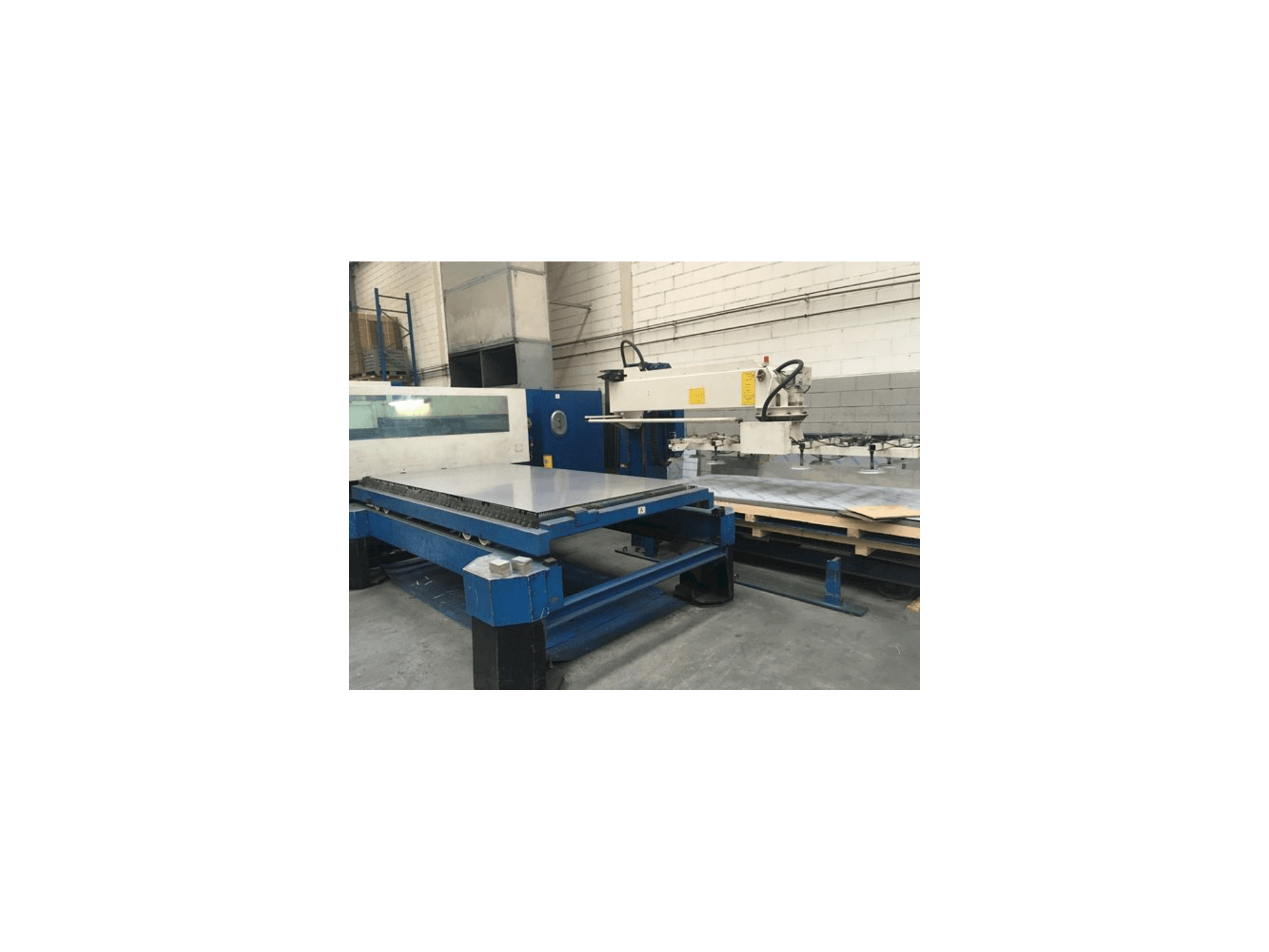 Vista frontale della macchina Trumpf Trumatic L3050