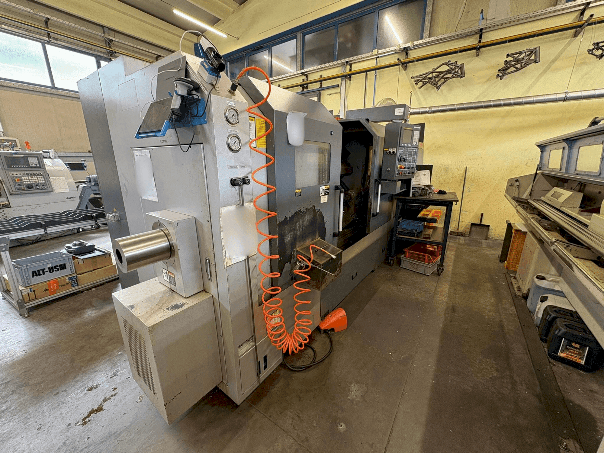 Vista frontale della macchina Leadwell T7-M