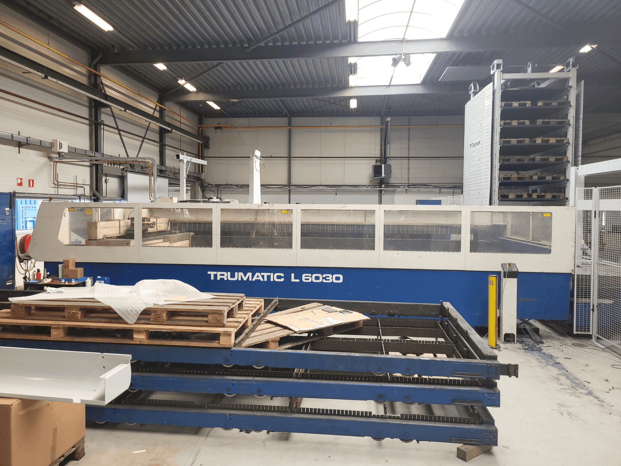 Vista frontale della macchina TRUMPF Trumatic L6030