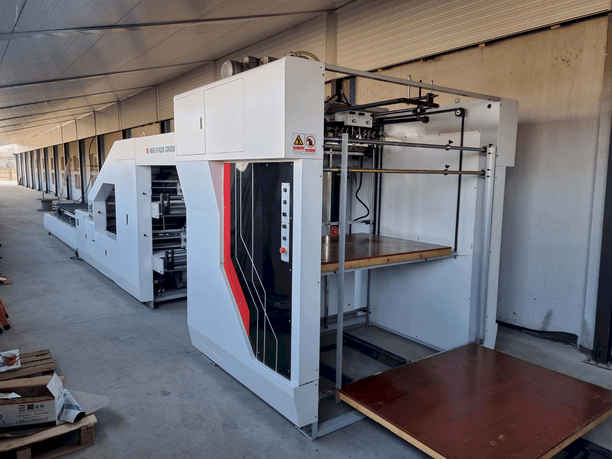 Vista frontale della macchina HRB HRB-1450F