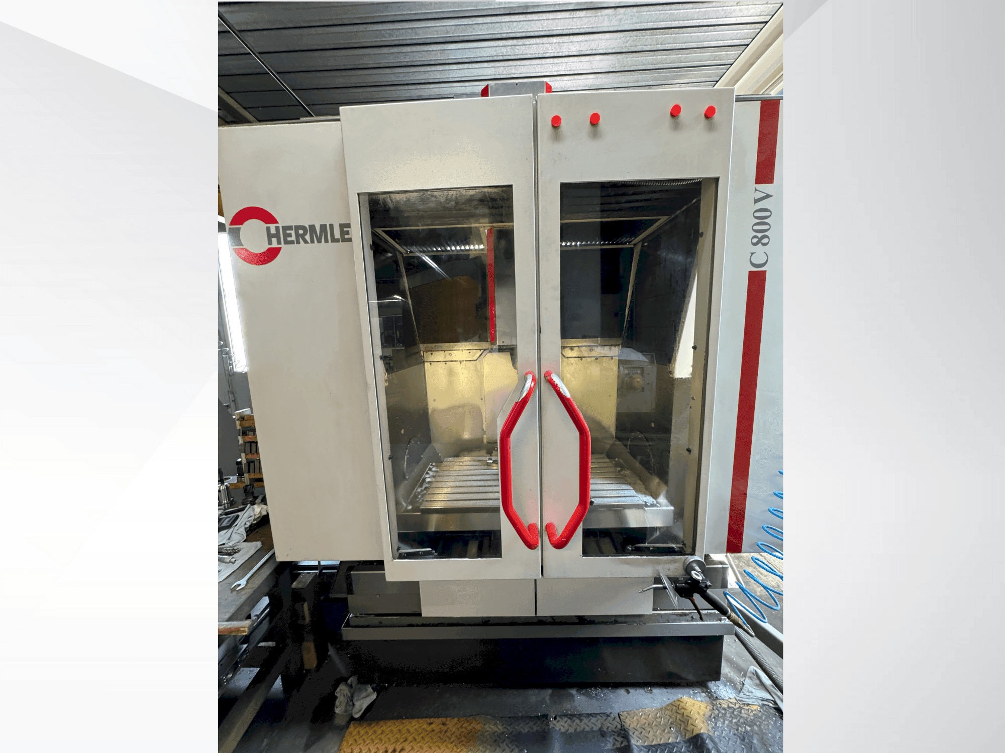 Vista frontale della macchina HERMLE C 800 V