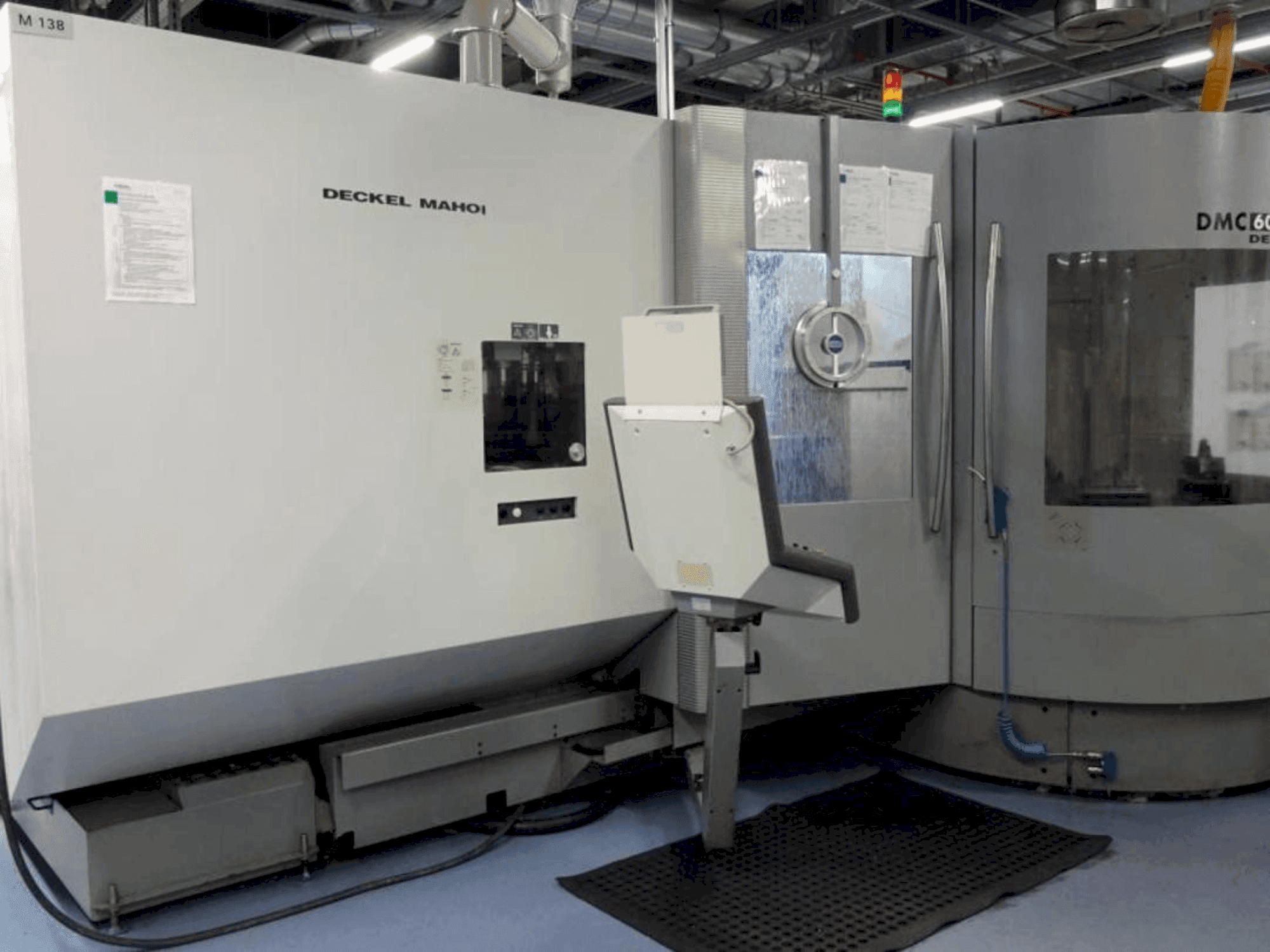 Vista frontale della macchina DECKEL DMC 60 T RS3