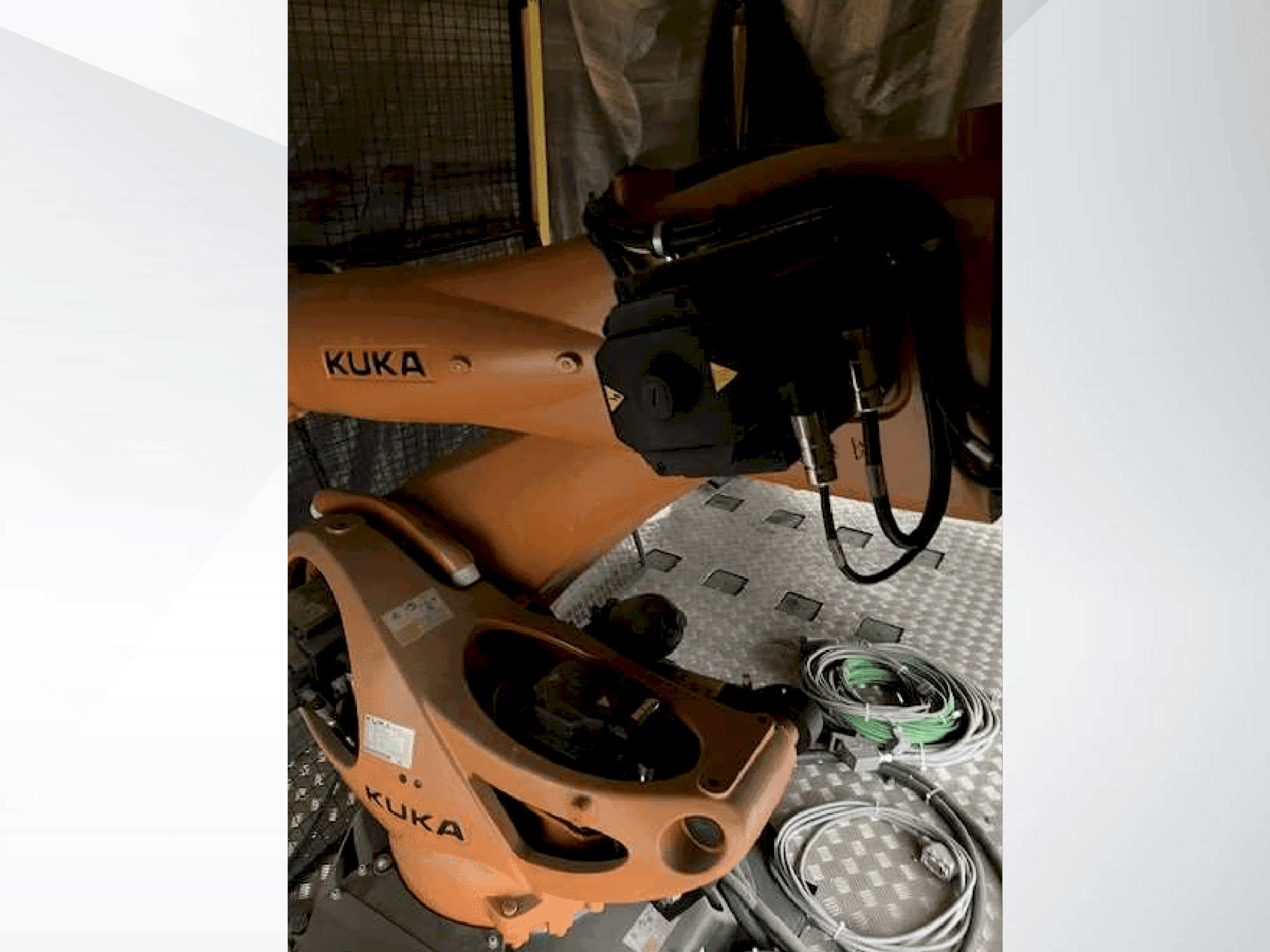 Vista frontale della macchina KUKA KR 210 R2700 extra (2018)
