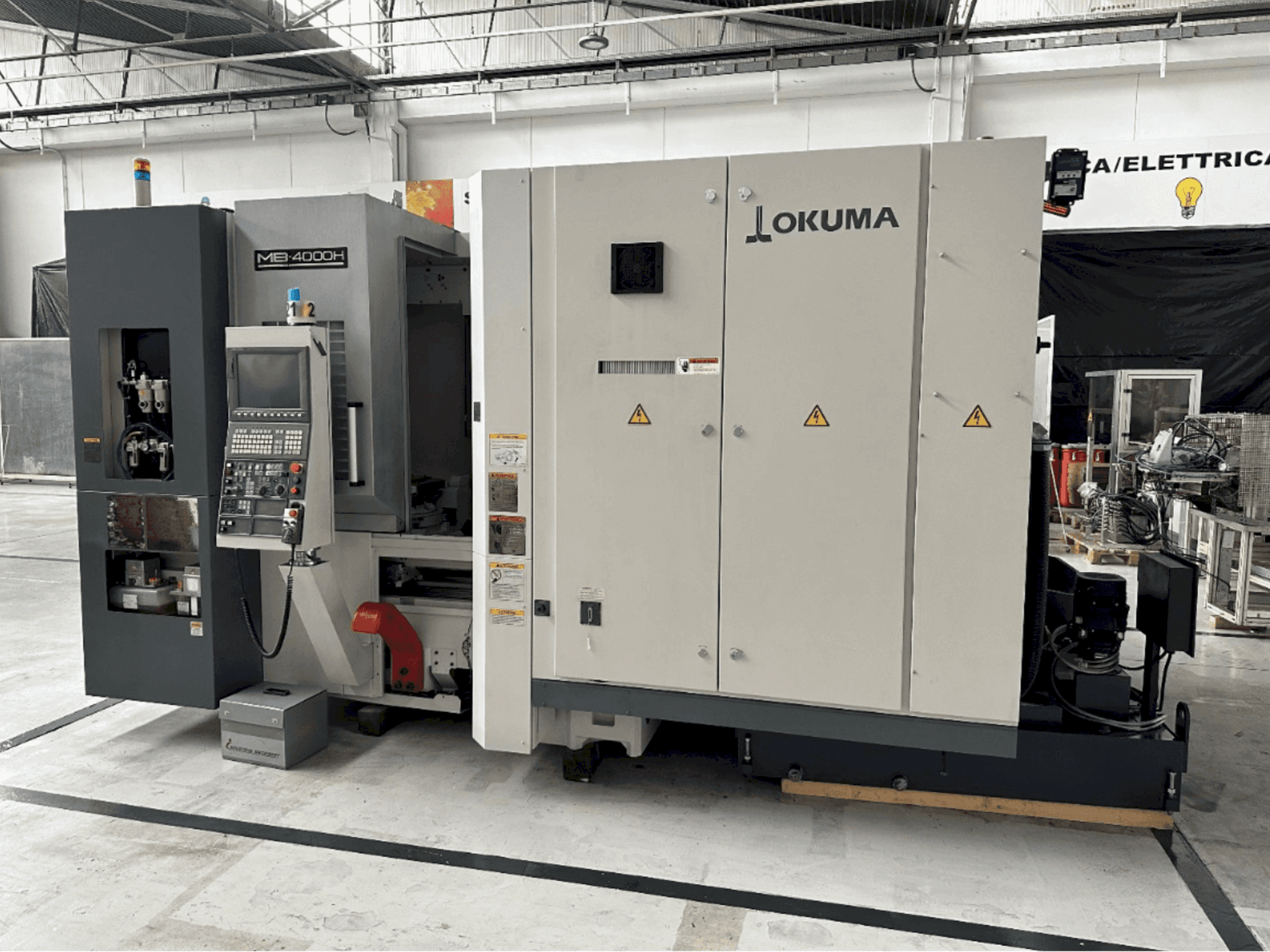 Vista frontale della macchina Okuma MB 4000 H