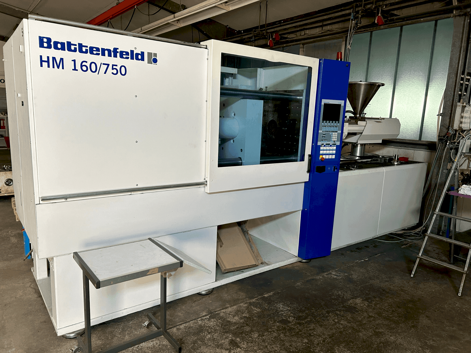Vista frontale della macchina Battenfeld HM160/750E