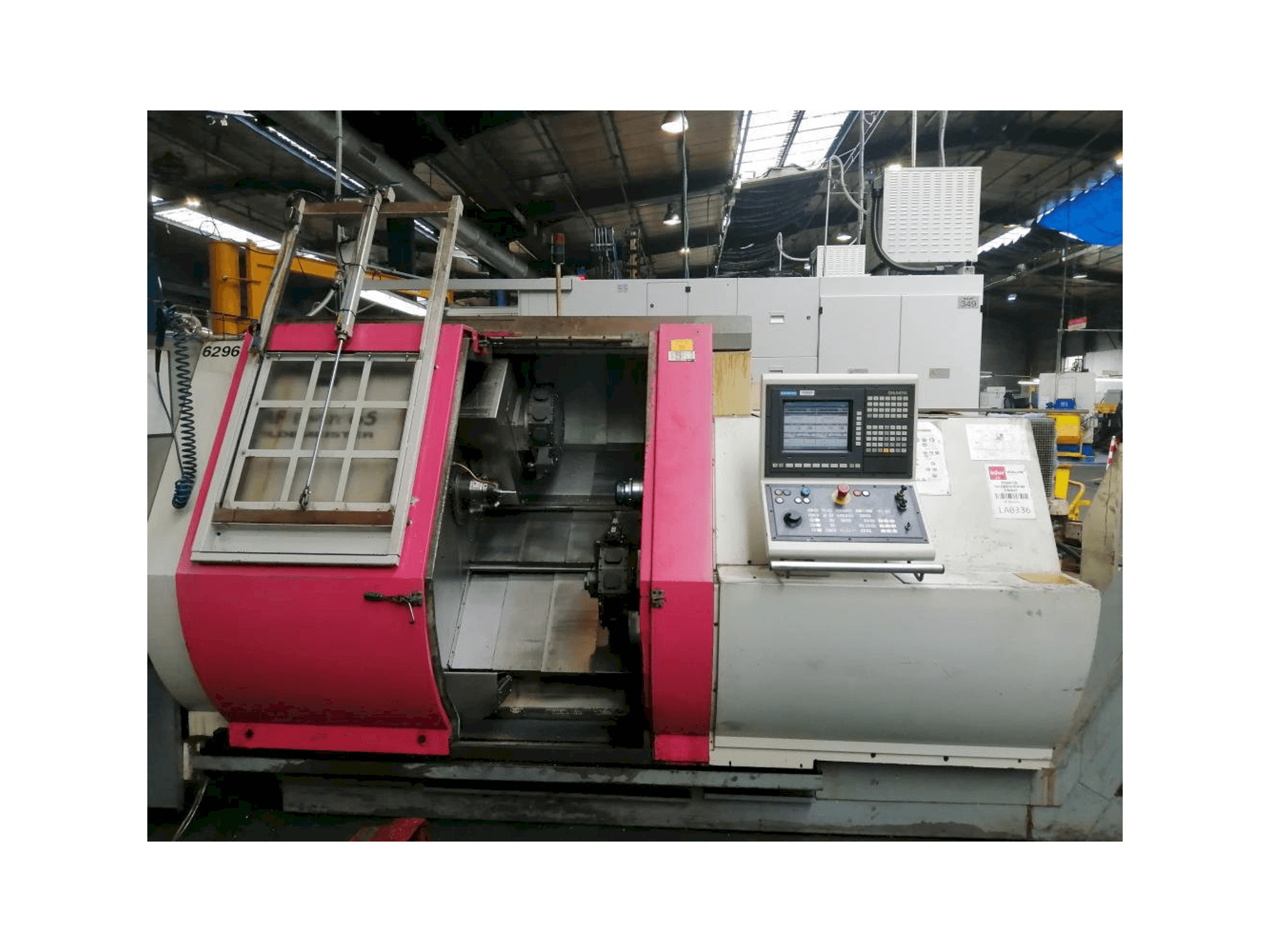 Vista frontale della macchina Gildemeister MF twin 65