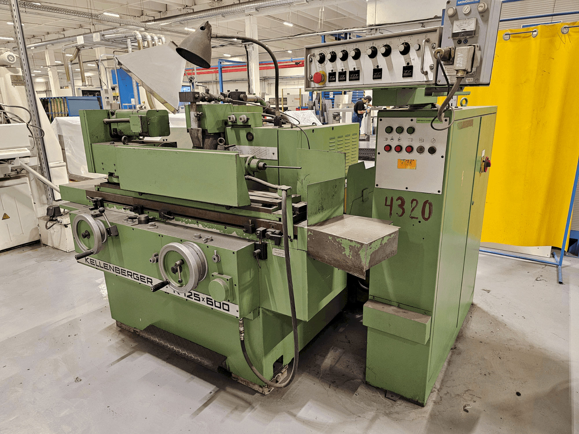 Vista frontale della macchina KELLENBERGER R125 x 600