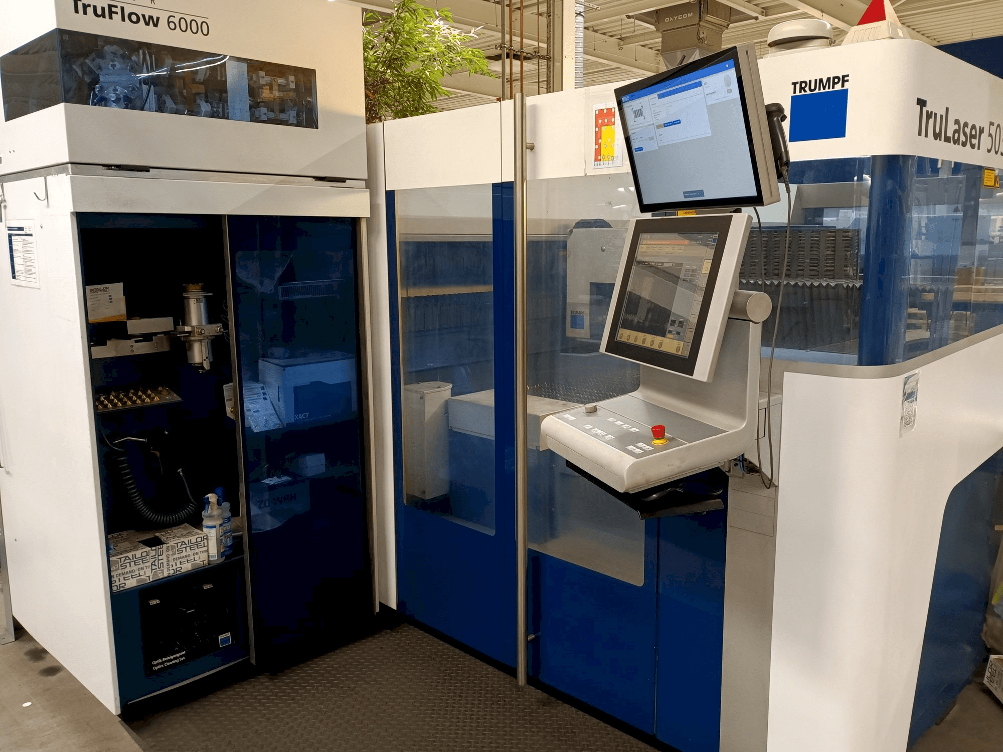 Vista frontale della macchina TRUMPF TruLaser 5030 6,0kW Co2 + LiftMaster
