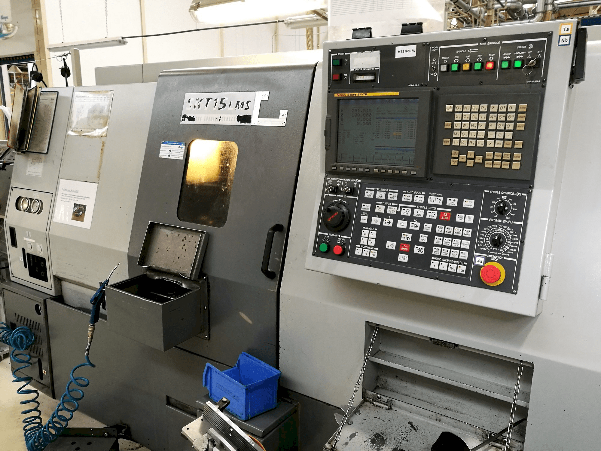 Vista frontale della macchina Hyundai Kia SKT 15 LMS