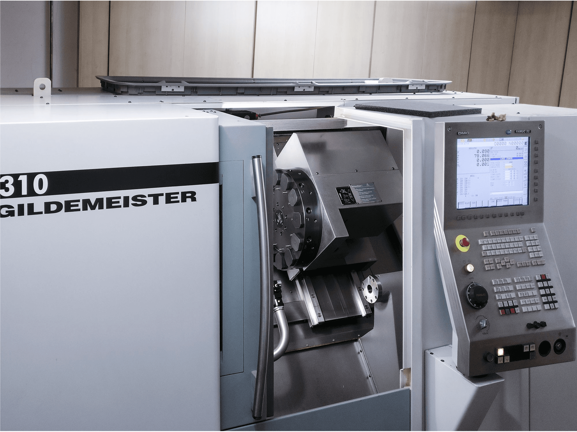 Vista frontale della macchina Gildemeister CTX 310