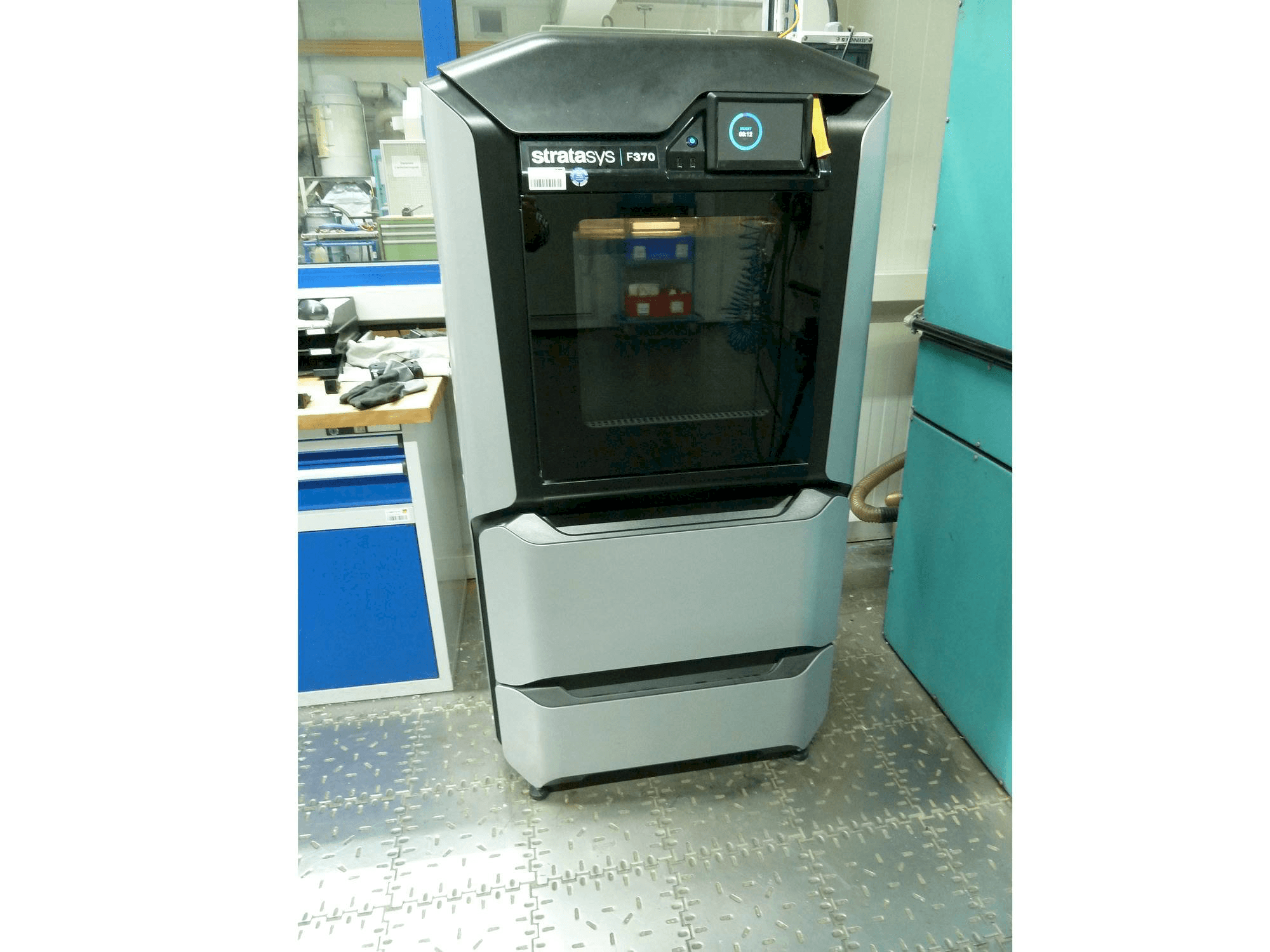 Vista frontale della macchina Stratasys F370