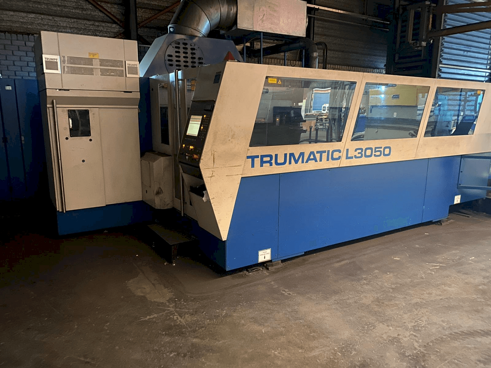 Vista frontale della macchina Trumpf Trumatic L3050