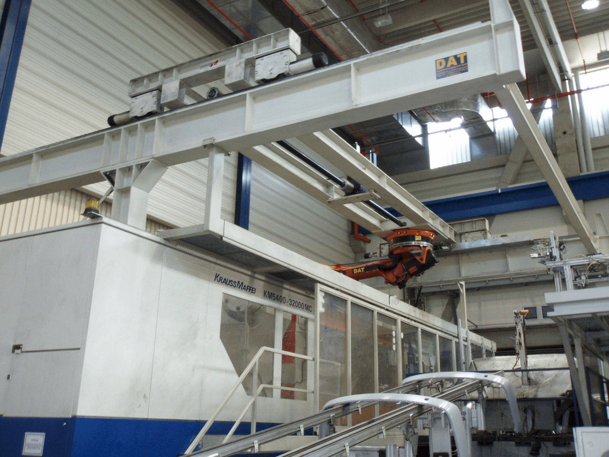 Vista frontale della macchina Krauss Maffei 5400-32000 MC