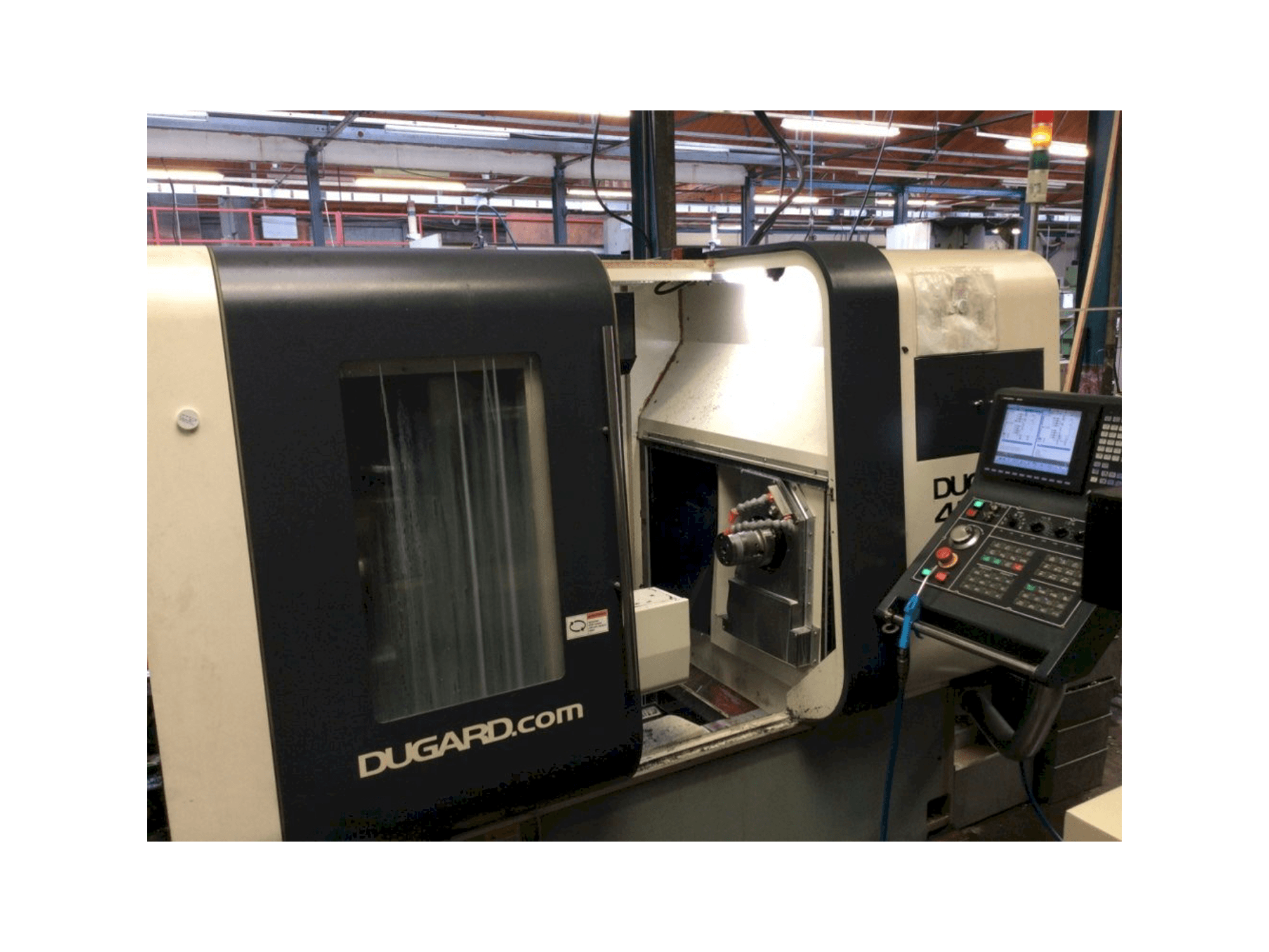 Vista frontale della macchina Dugard 42 TT