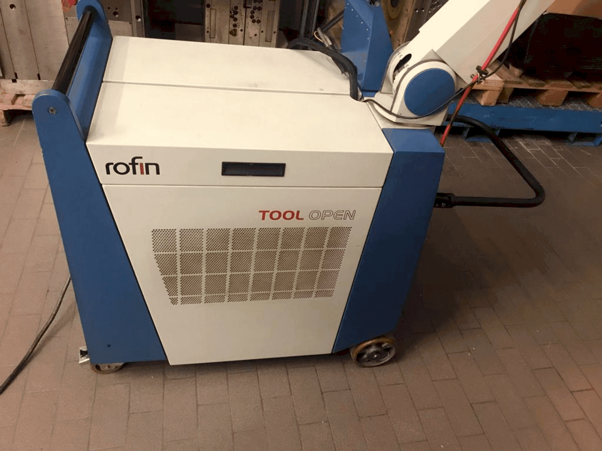 Vista frontale della macchina ROFIN SW TOOL OPEN II