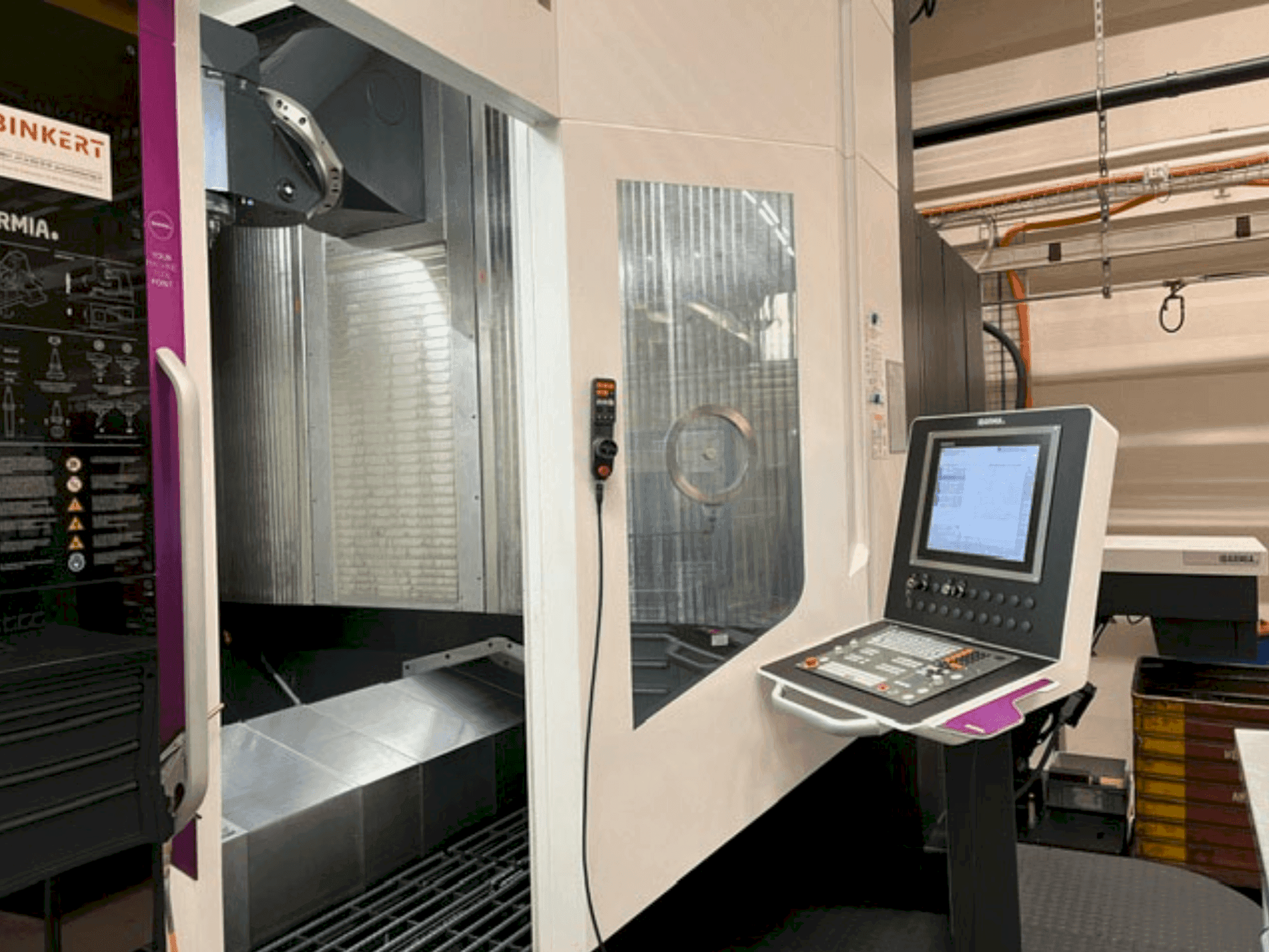 Vista frontale della macchina IBARMIA THC 22 Extreme