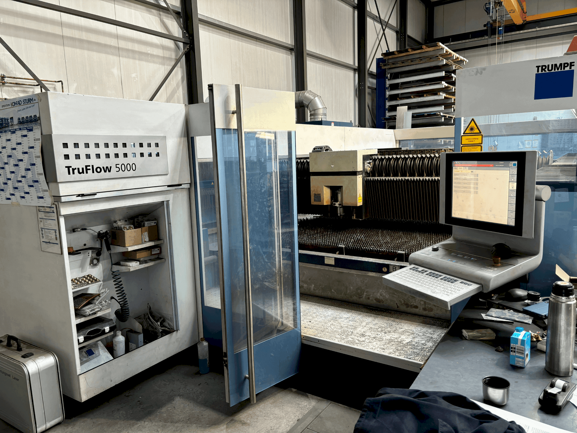 Vista frontale della macchina TRUMPF TruLaser 3040