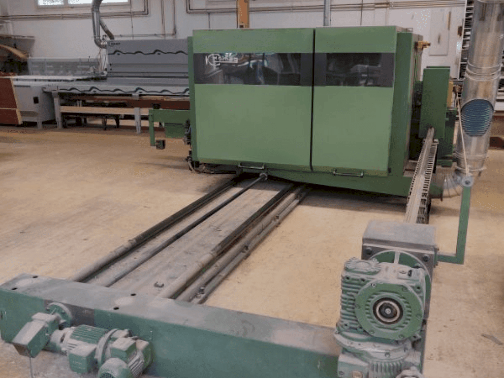 Vista frontale della macchina HOMAG WEINMANN FLO 23