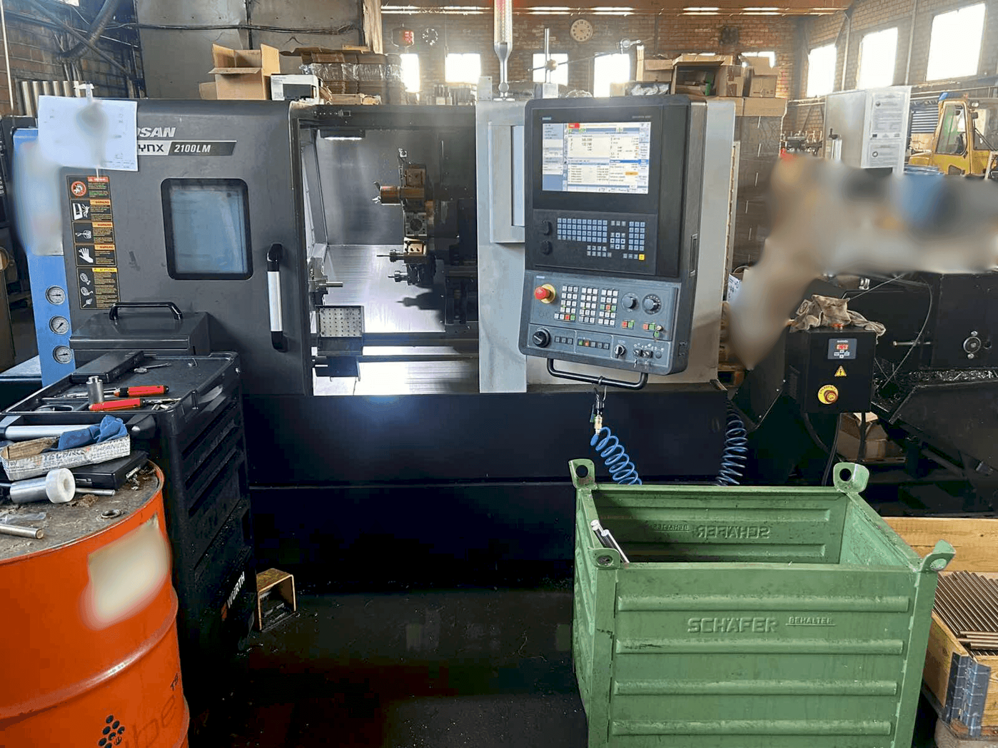Vista frontale della macchina DOOSAN LYNX 2100 LMB