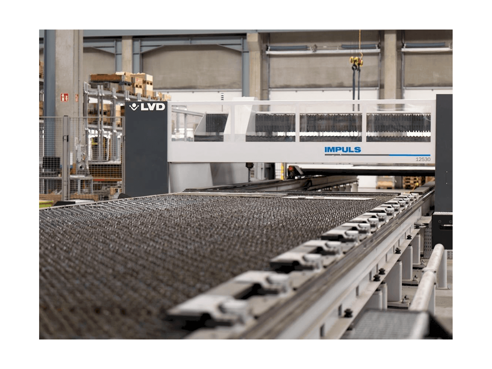 Vista frontale della macchina LVD Impuls 12530