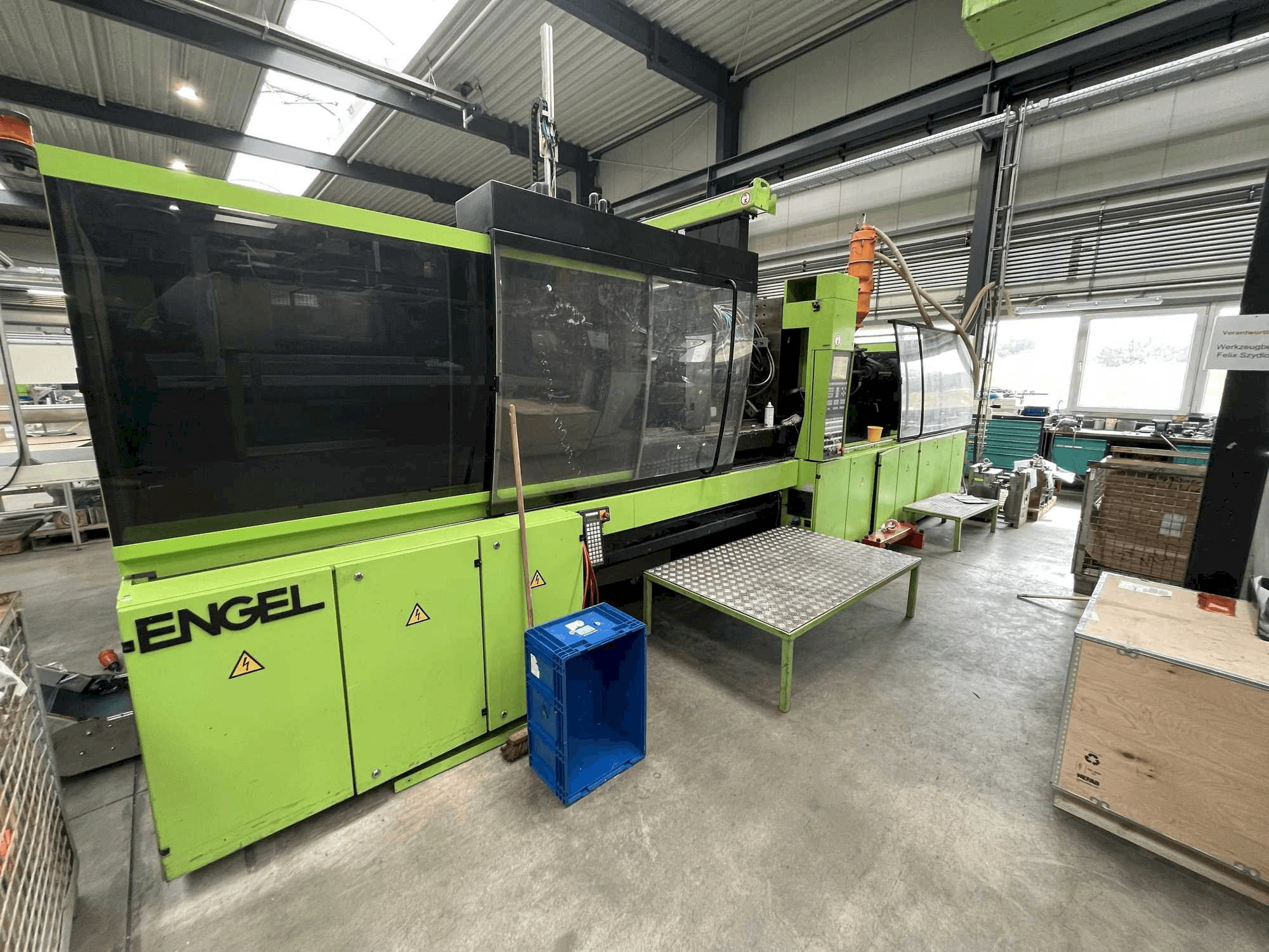 Vista frontale della macchina Engel ES 2550/400 HL-V