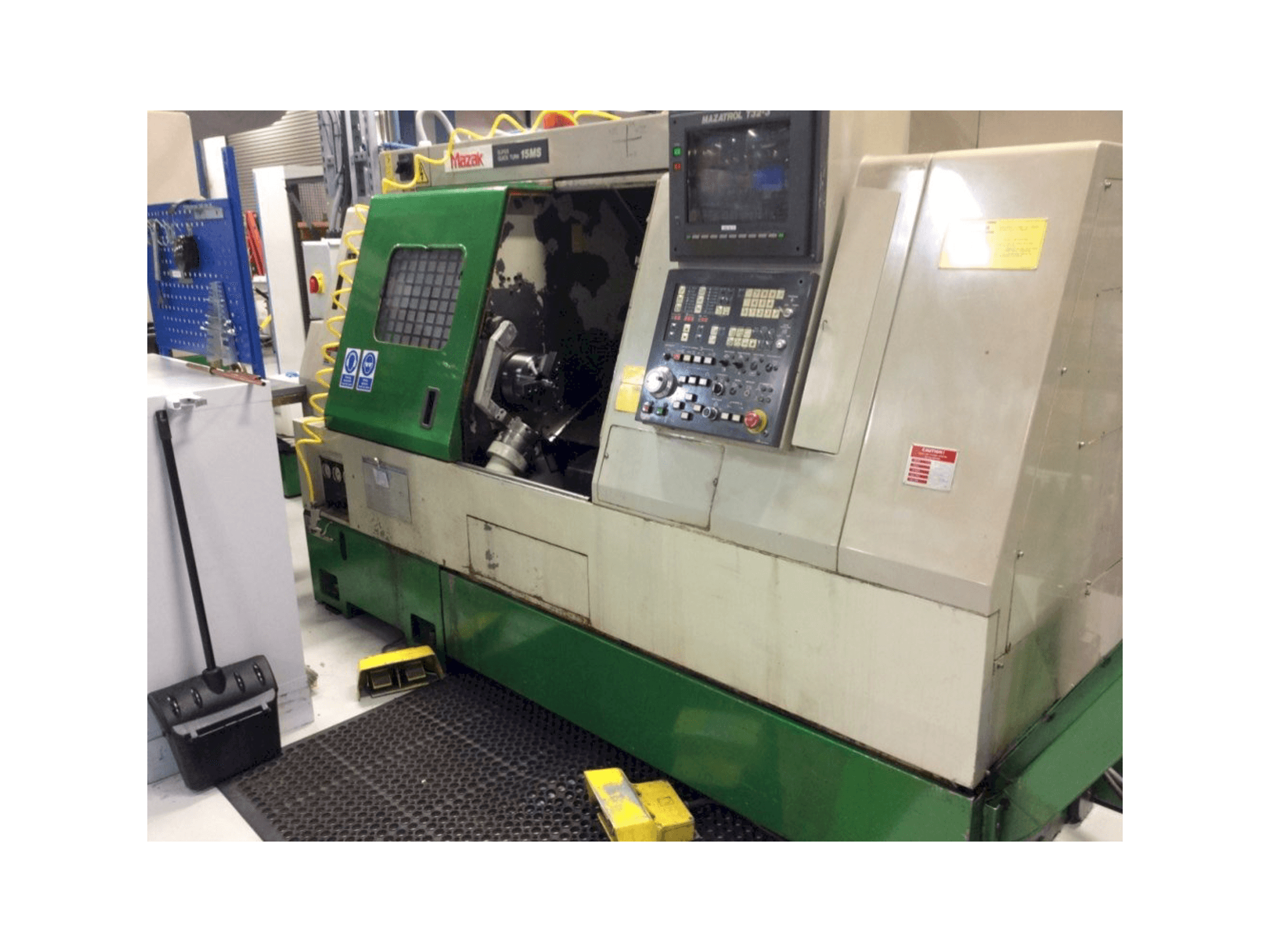 Vista frontale della macchina Mazak Super QuickTurn 15MS
