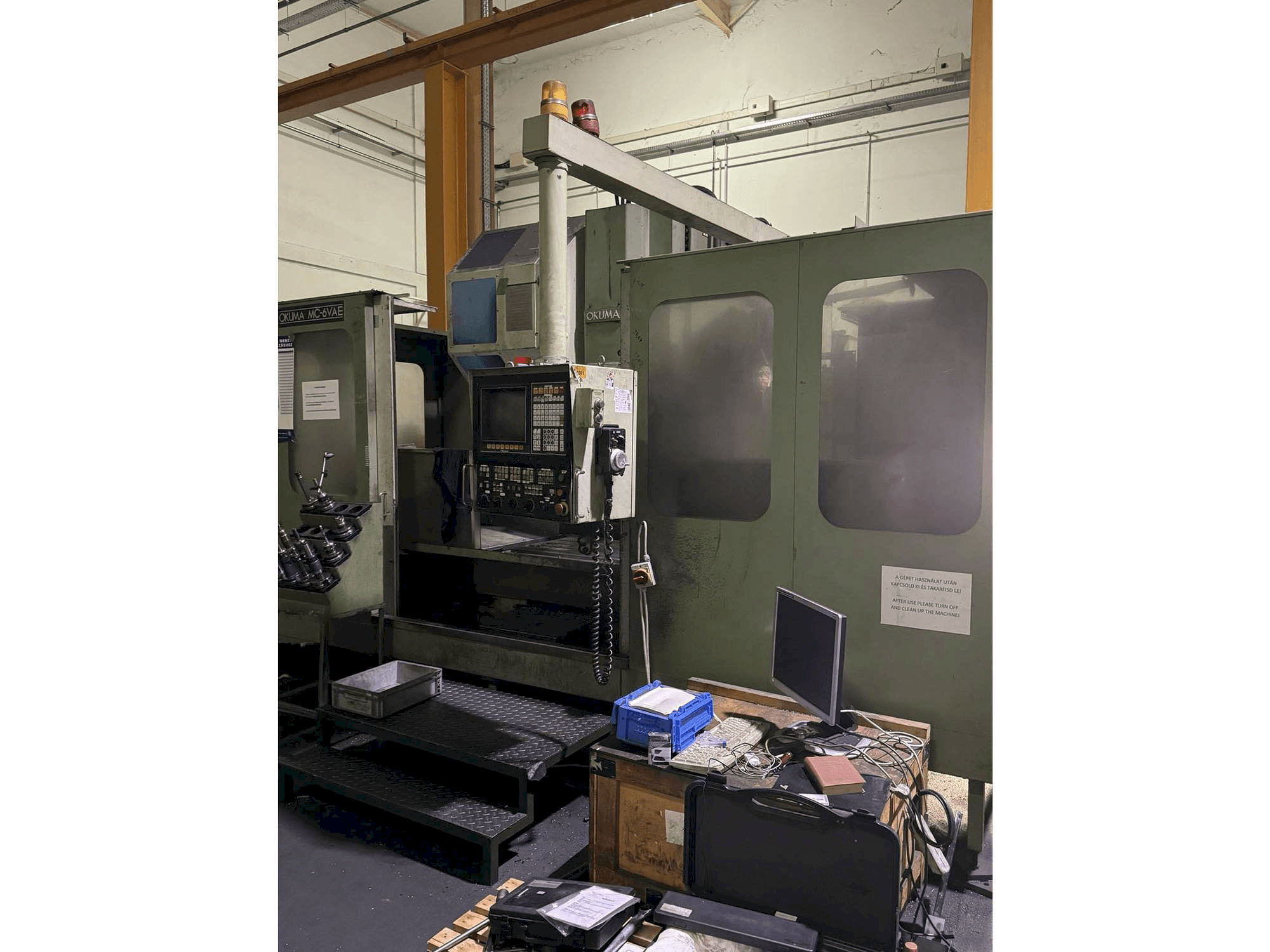 Vista frontale della macchina Okuma MC - 6VAE