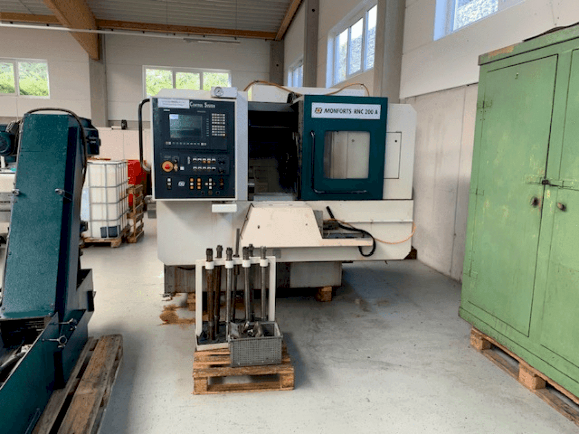 Vista frontale della macchina Monforts RNC 200A