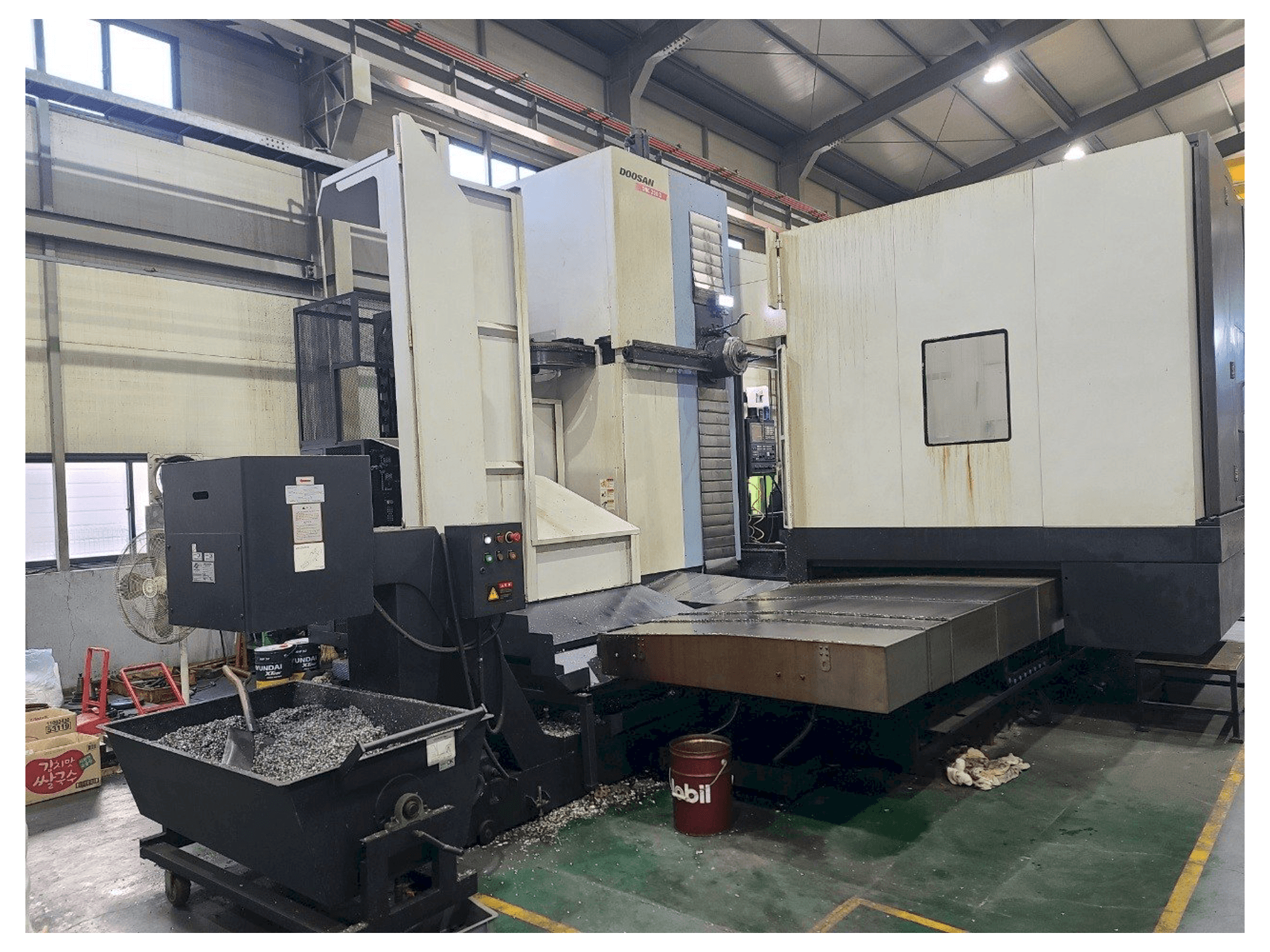 Vista frontale della macchina Doosan DBC250II