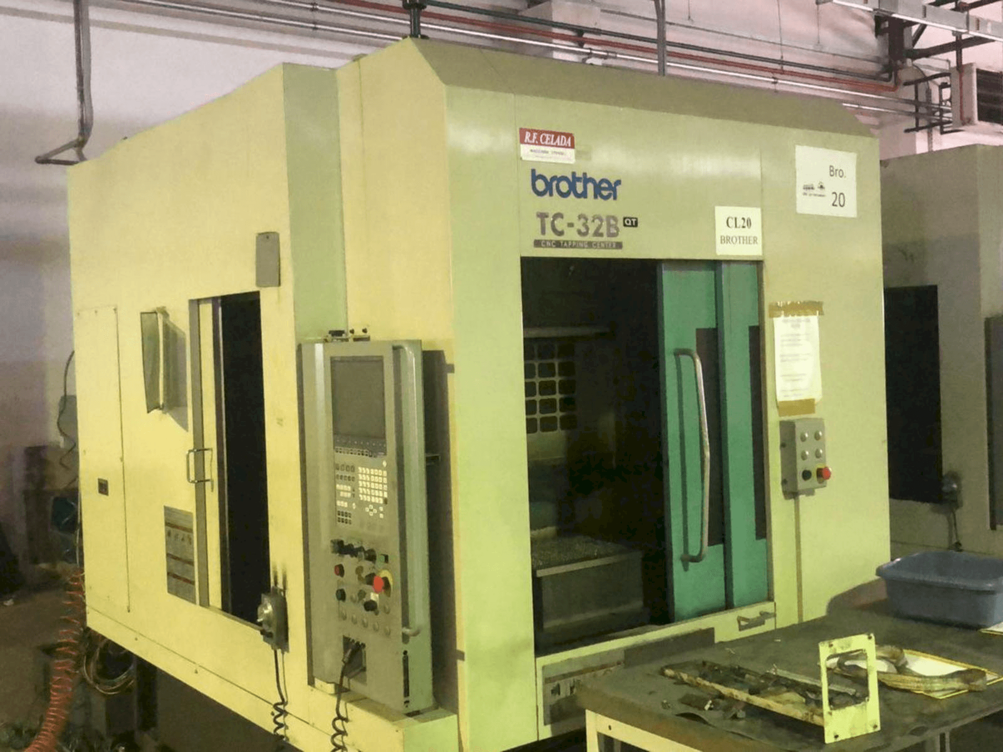 Vista frontale della macchina Brother TC 32B