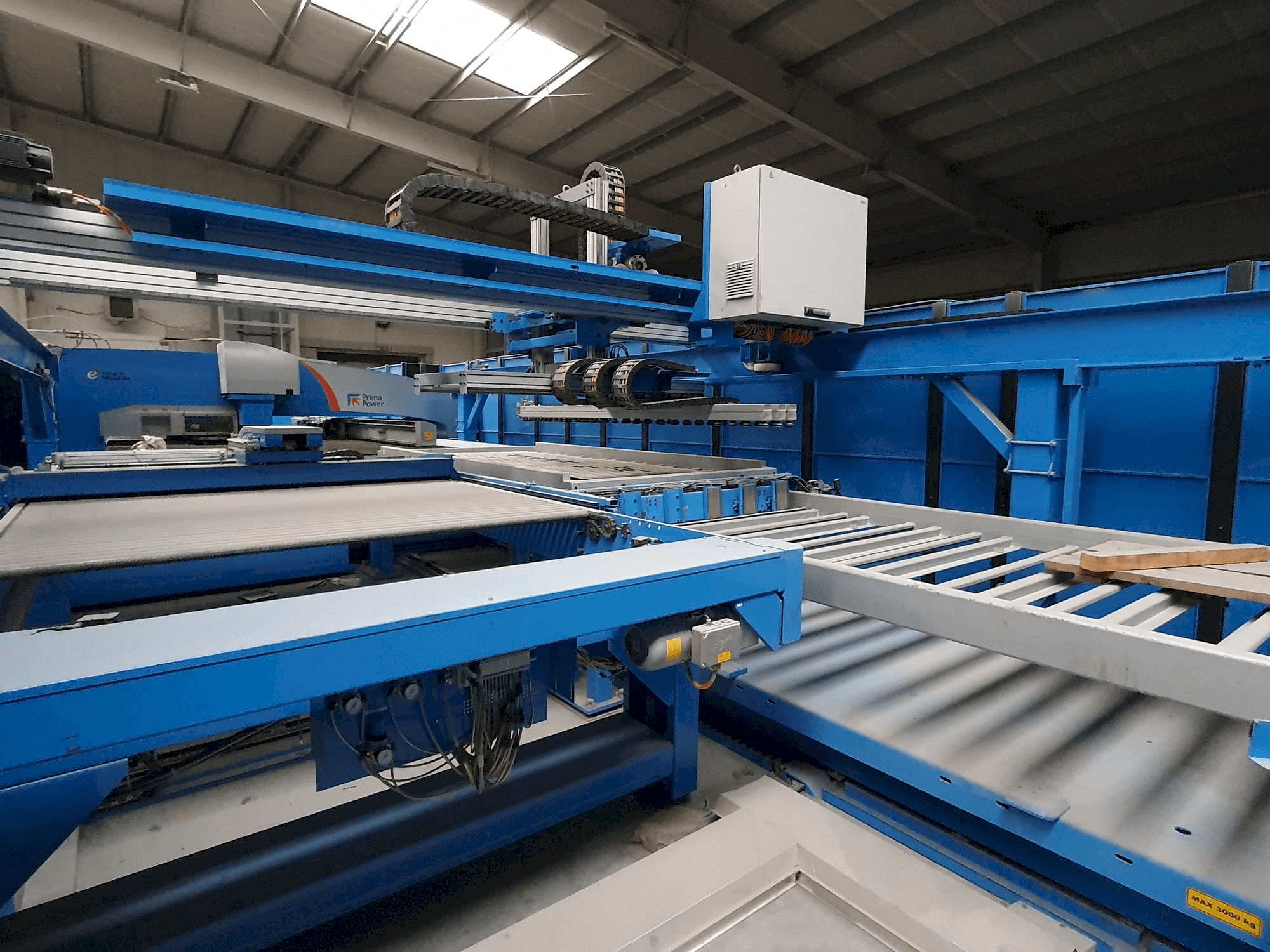 Vista frontale della macchina Prima Power LPe6f