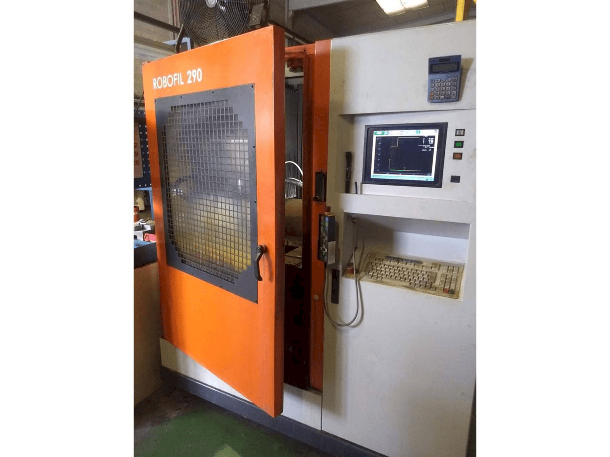 Vista frontale della macchina CHARMILLES Robofil 290P