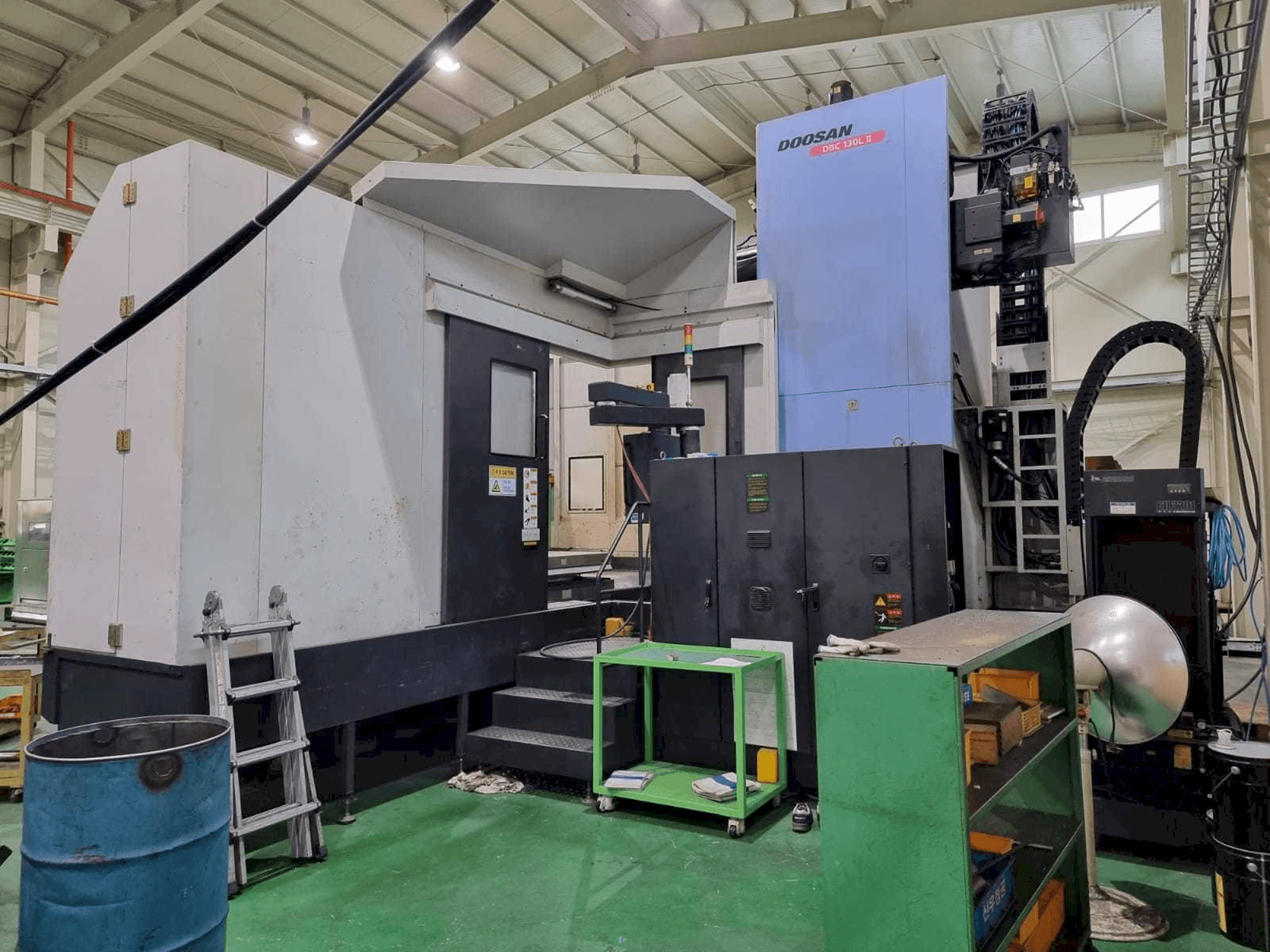 Vista frontale della macchina Doosan DBC 130L II